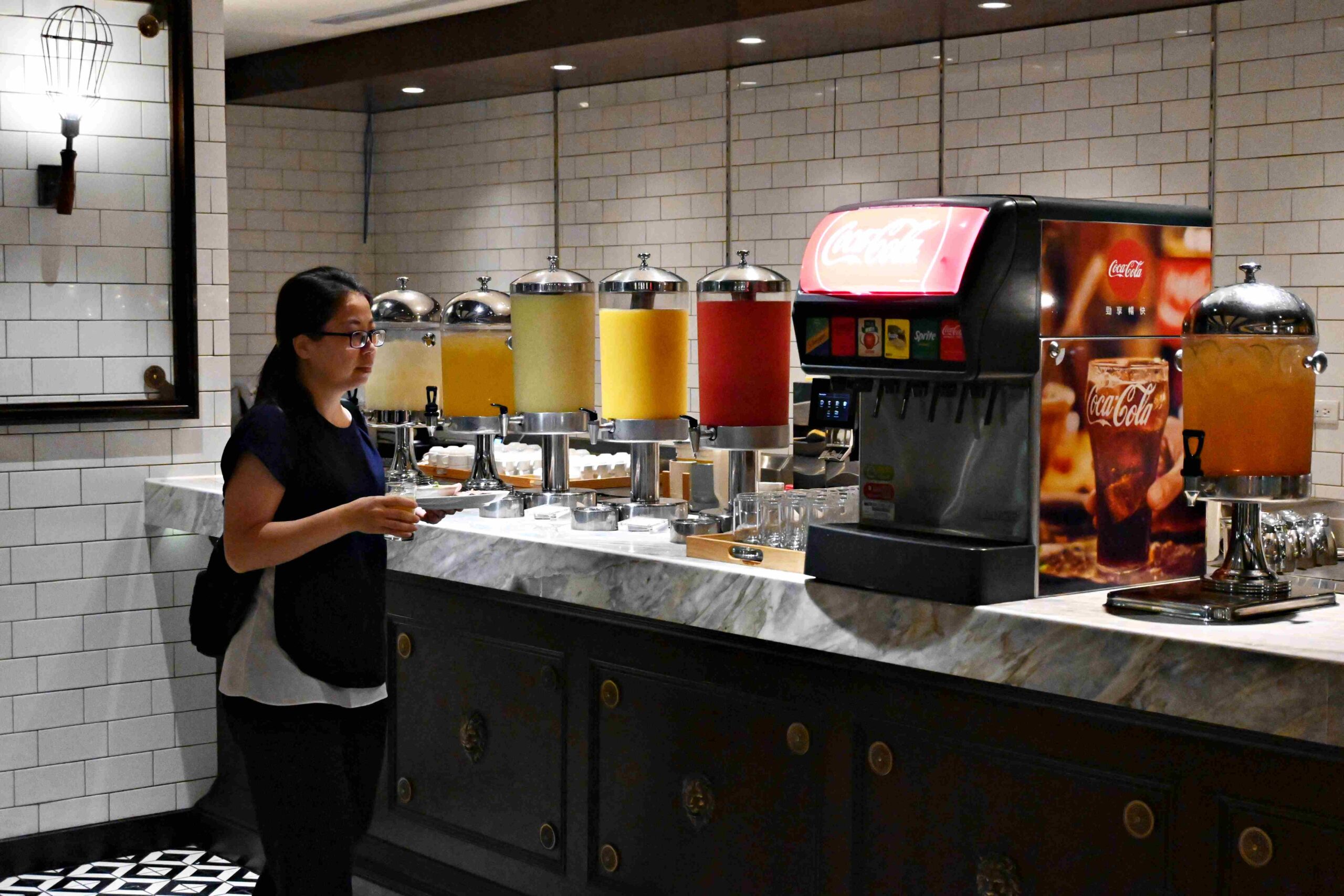 【南京復興站美食】Brilliant 鉑麗安自助餐廳｜F1牛肉、海鮮、甜點一次滿足 @厚片嘴角帶便當