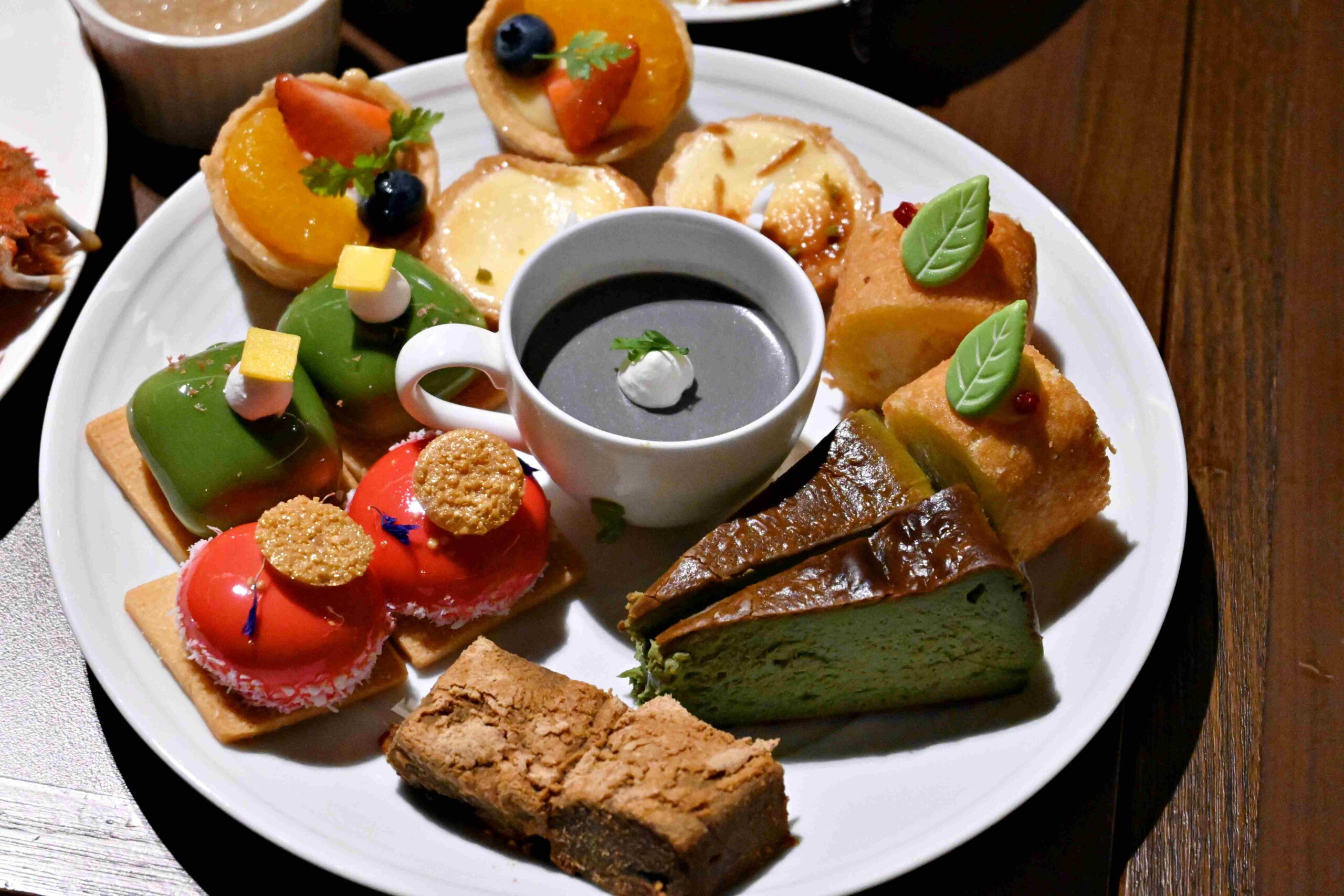 【南京復興站美食】Brilliant 鉑麗安自助餐廳｜F1牛肉、海鮮、甜點一次滿足 @厚片嘴角帶便當