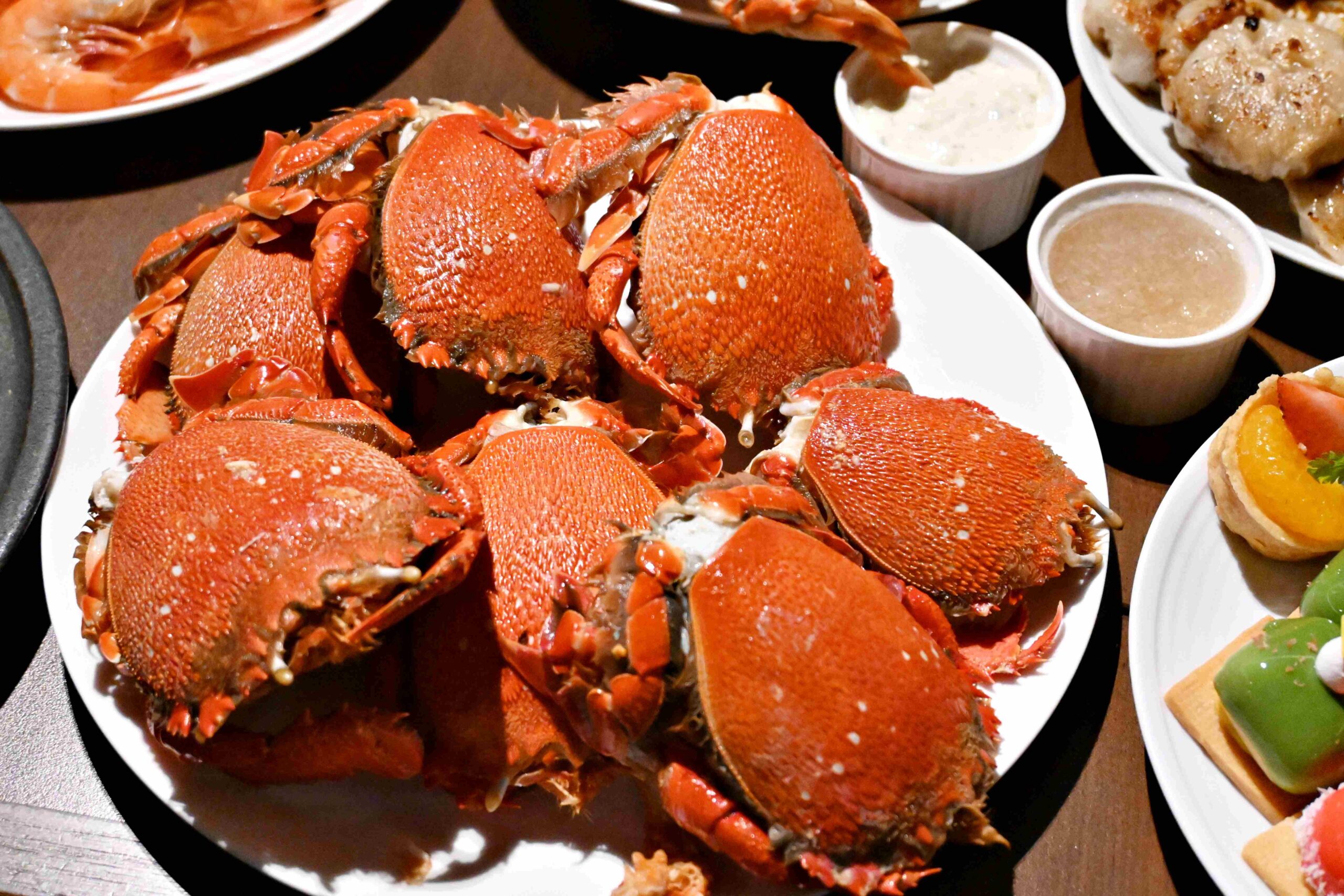 【南京復興站美食】Brilliant 鉑麗安自助餐廳｜F1牛肉、海鮮、甜點一次滿足 @厚片嘴角帶便當