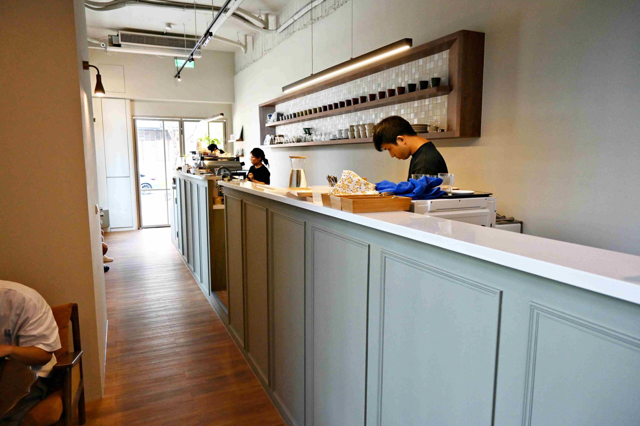 【新莊美食推薦】May i COFFEE you ? 美艾咖啡，甜點與飲品都好拍又好吃(菜單) @厚片嘴角帶便當