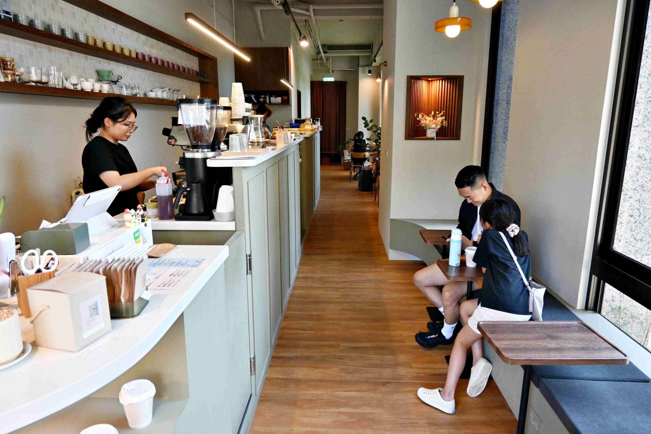 【新莊美食推薦】May i COFFEE you ? 美艾咖啡，甜點與飲品都好拍又好吃(菜單) @厚片嘴角帶便當