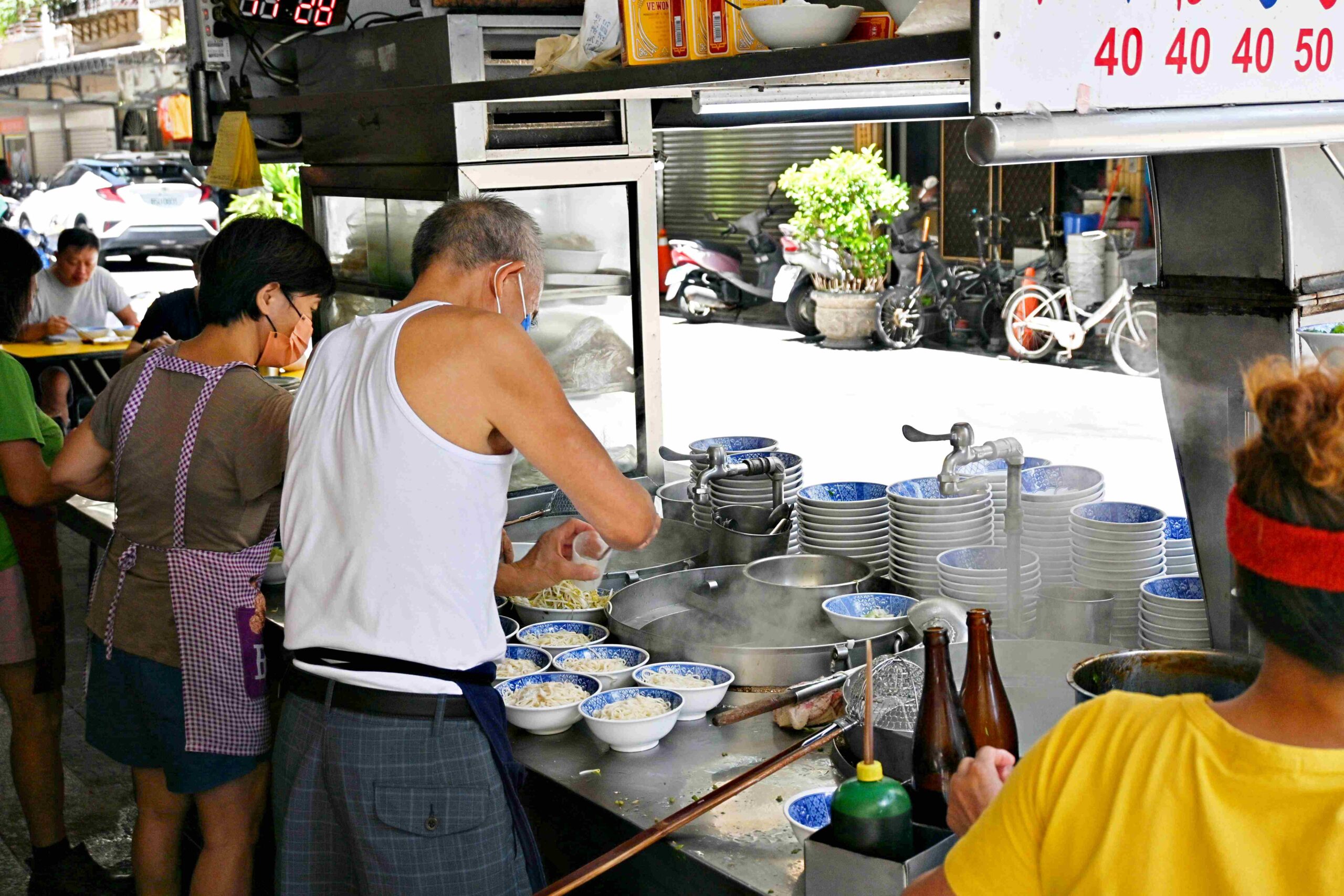 【新莊美食】電影拍攝地的《中義街乾麵》，一早就排隊的在地傳奇(菜單) @厚片嘴角帶便當