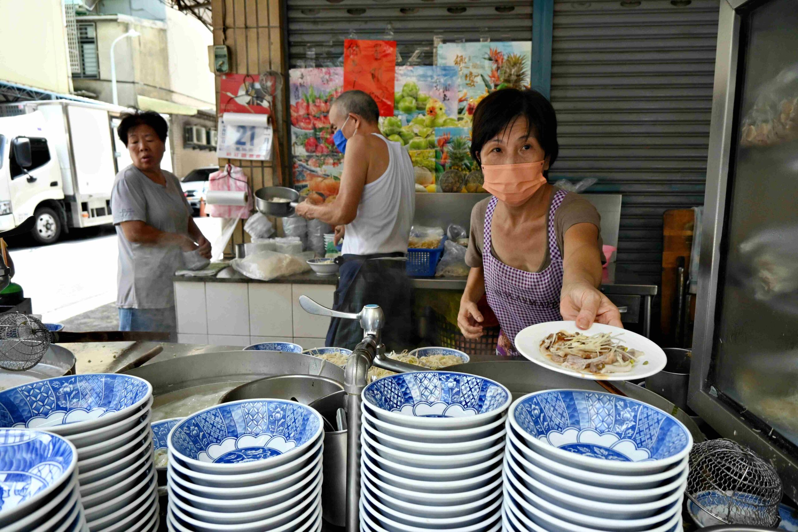 【新莊美食】電影拍攝地的《中義街乾麵》，一早就排隊的在地傳奇(菜單) @厚片嘴角帶便當