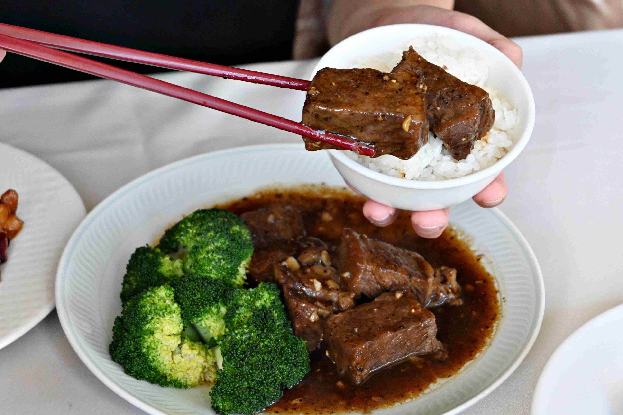 【林口美食推薦】林口聚餐必收！國賓經典川粵菜，道地川粵風味一次滿足(菜單) @厚片嘴角帶便當