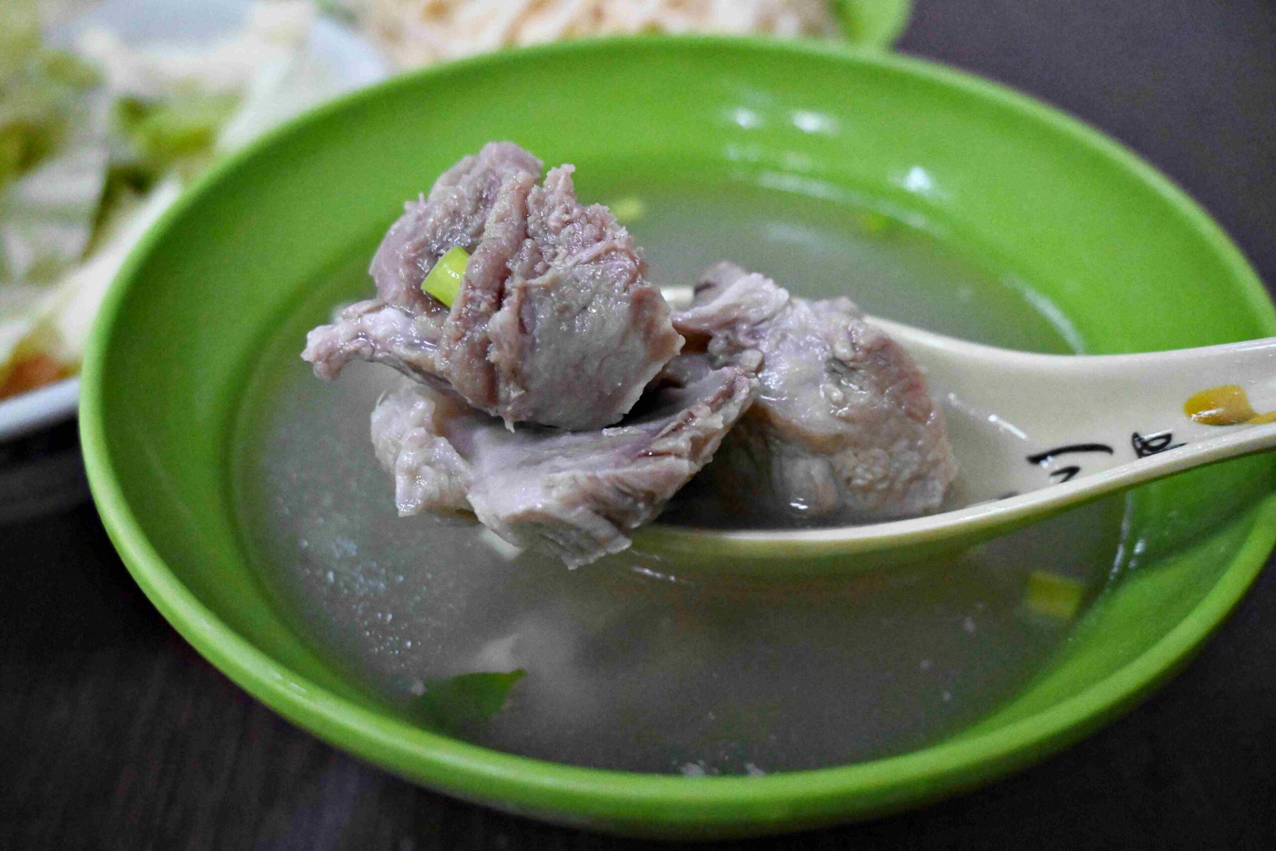 【新莊美食推薦】二哥烏醋麵｜在地人激推的高CP值麵店(菜單) @厚片嘴角帶便當