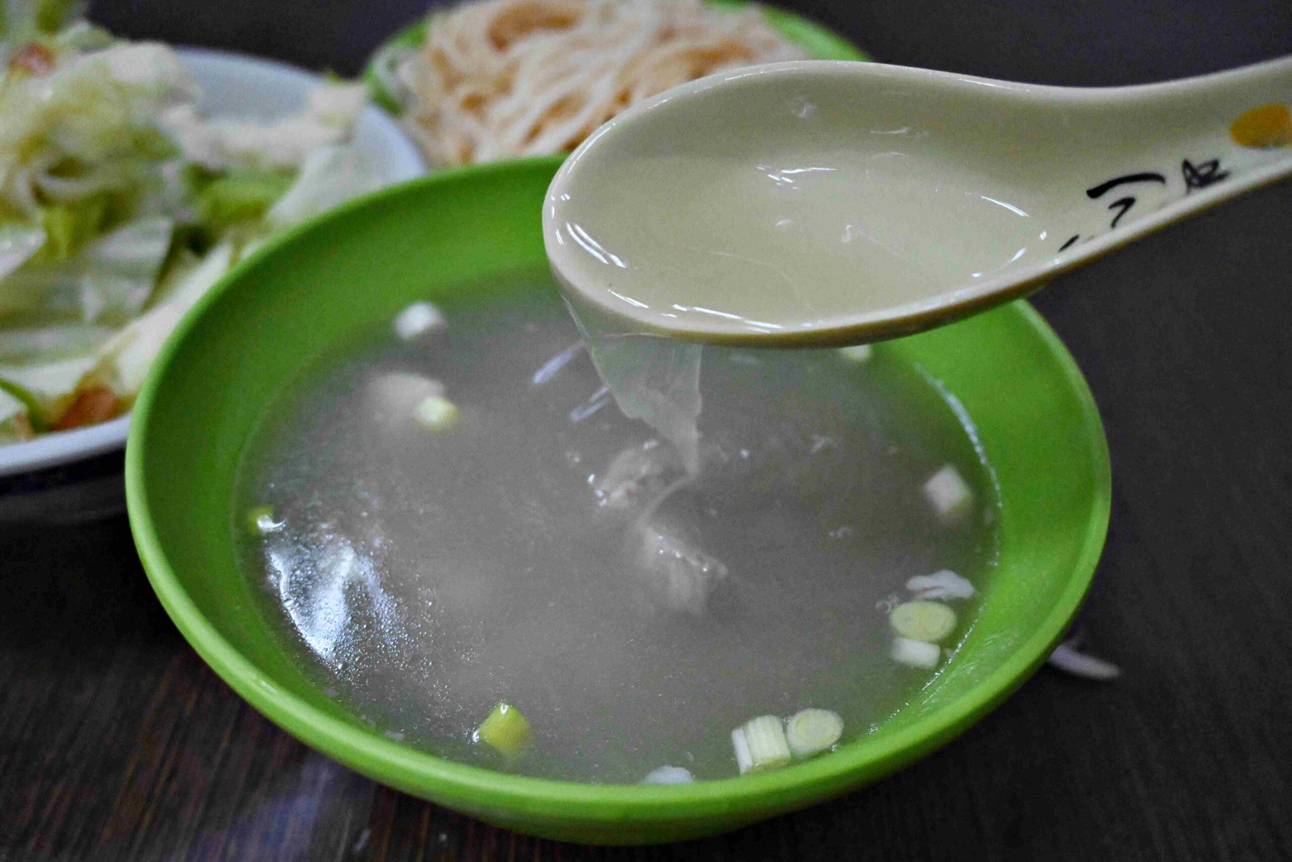【新莊美食推薦】二哥烏醋麵｜在地人激推的高CP值麵店(菜單) @厚片嘴角帶便當