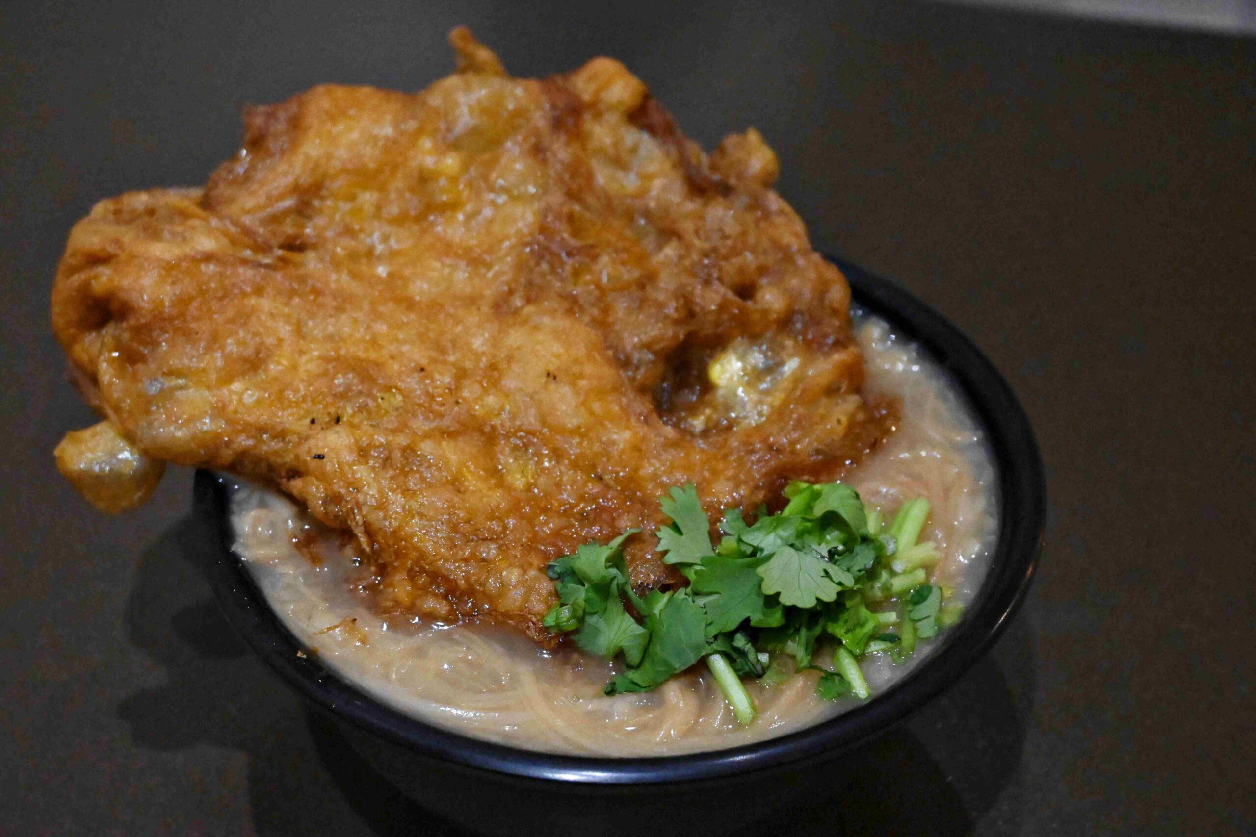 【新莊美食】勝傳麵線｜東區搬來的人氣老店，麵線+炸排骨超滿足(菜單) @厚片嘴角帶便當