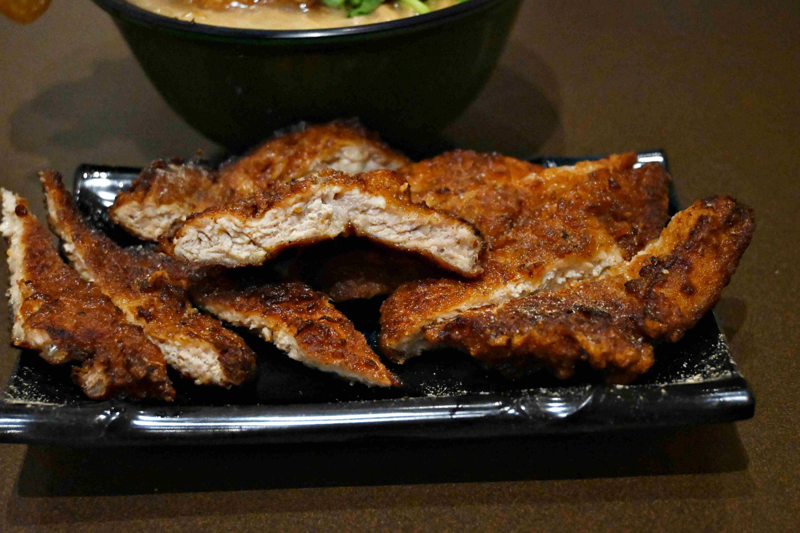 【新莊美食】勝傳麵線｜東區搬來的人氣老店，麵線+炸排骨超滿足(菜單) @厚片嘴角帶便當
