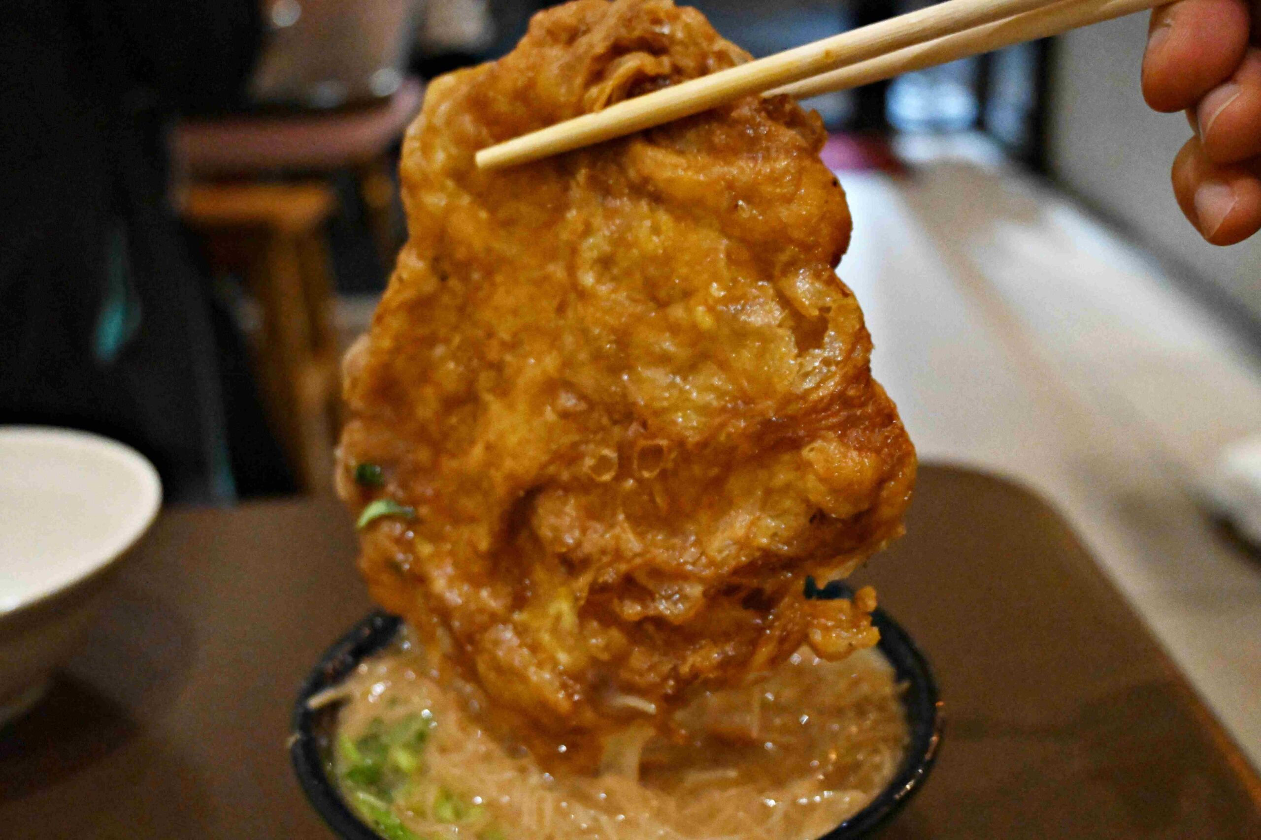 【新莊美食】勝傳麵線｜東區搬來的人氣老店，麵線+炸排骨超滿足(菜單) @厚片嘴角帶便當