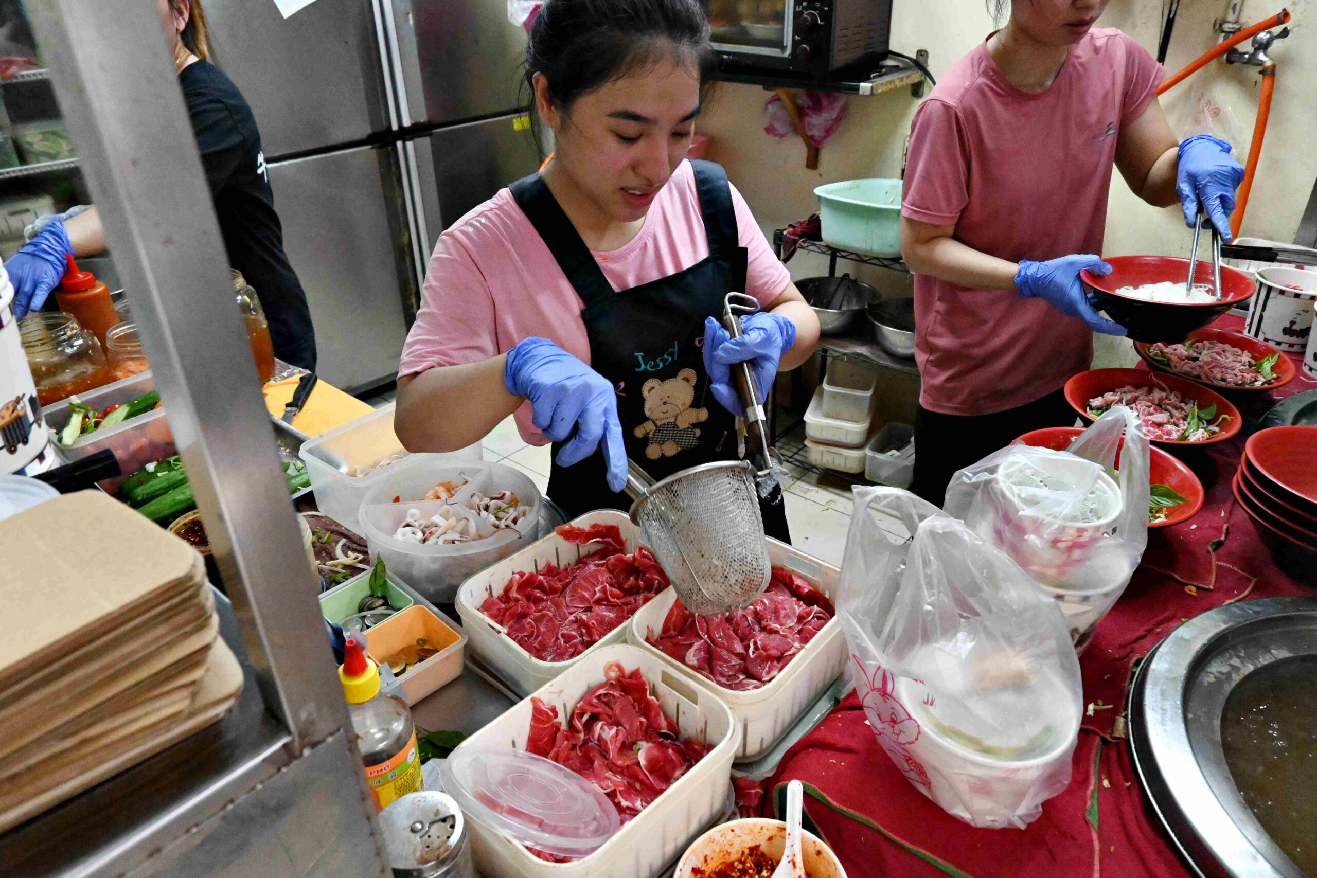 【板橋美食推薦】阿準越南料理｜牛肉河粉份量超狂，IG網紅必打卡(菜單) @厚片嘴角帶便當