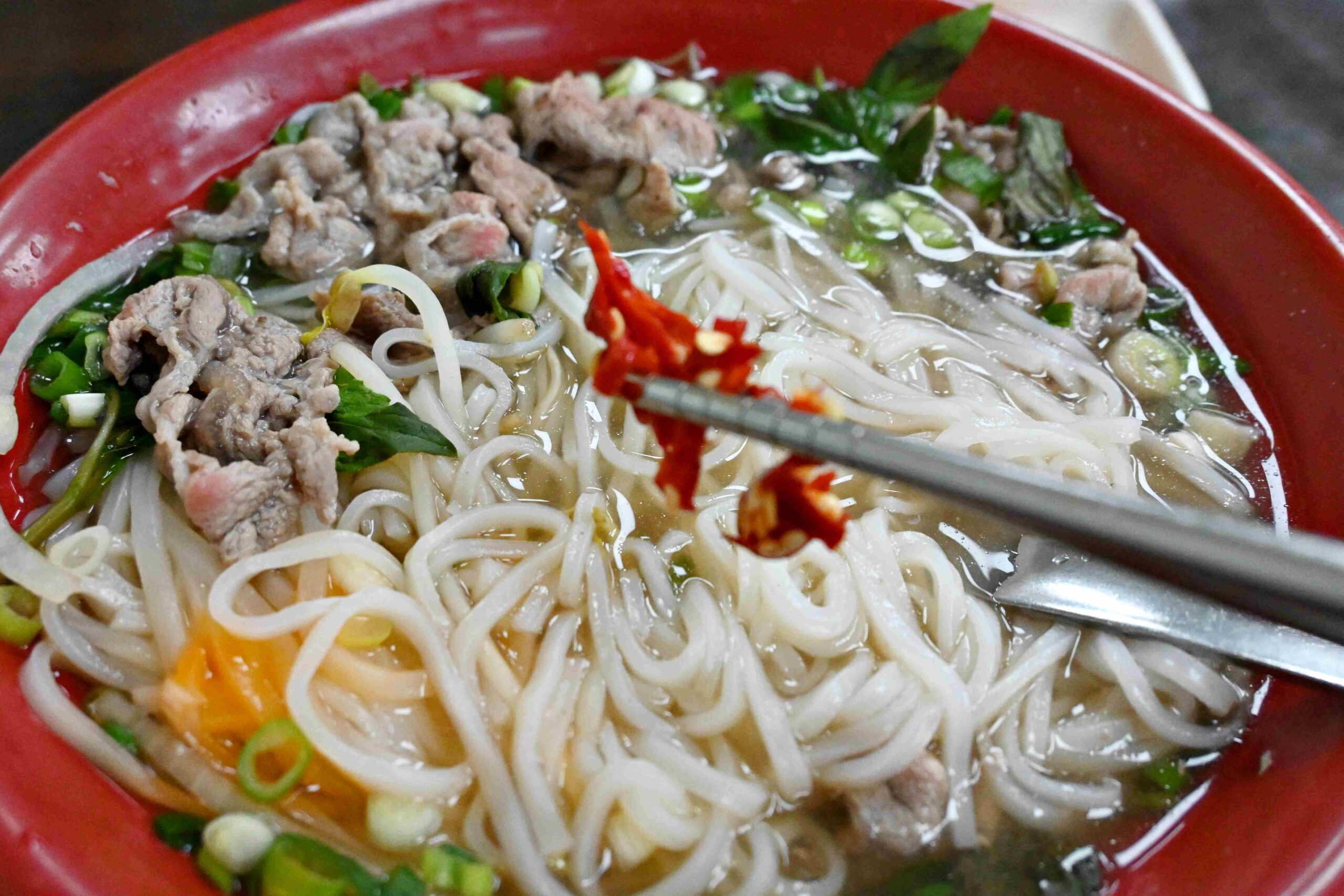 【板橋美食推薦】阿準越南料理｜牛肉河粉份量超狂，IG網紅必打卡(菜單) @厚片嘴角帶便當