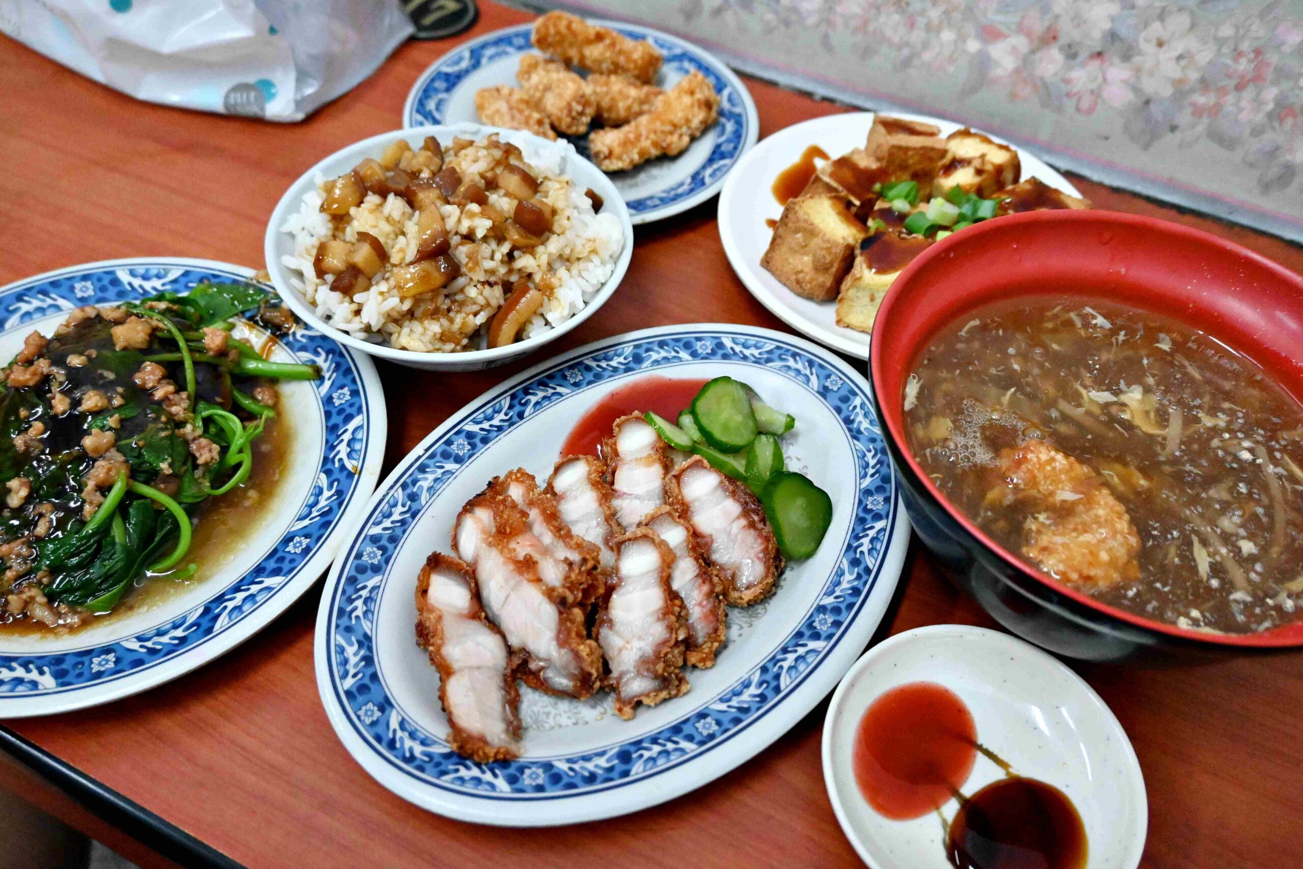 【新莊美食】在地人激推！這間𩵚魠魚羹比眼鏡張還好吃(菜單) @厚片嘴角帶便當