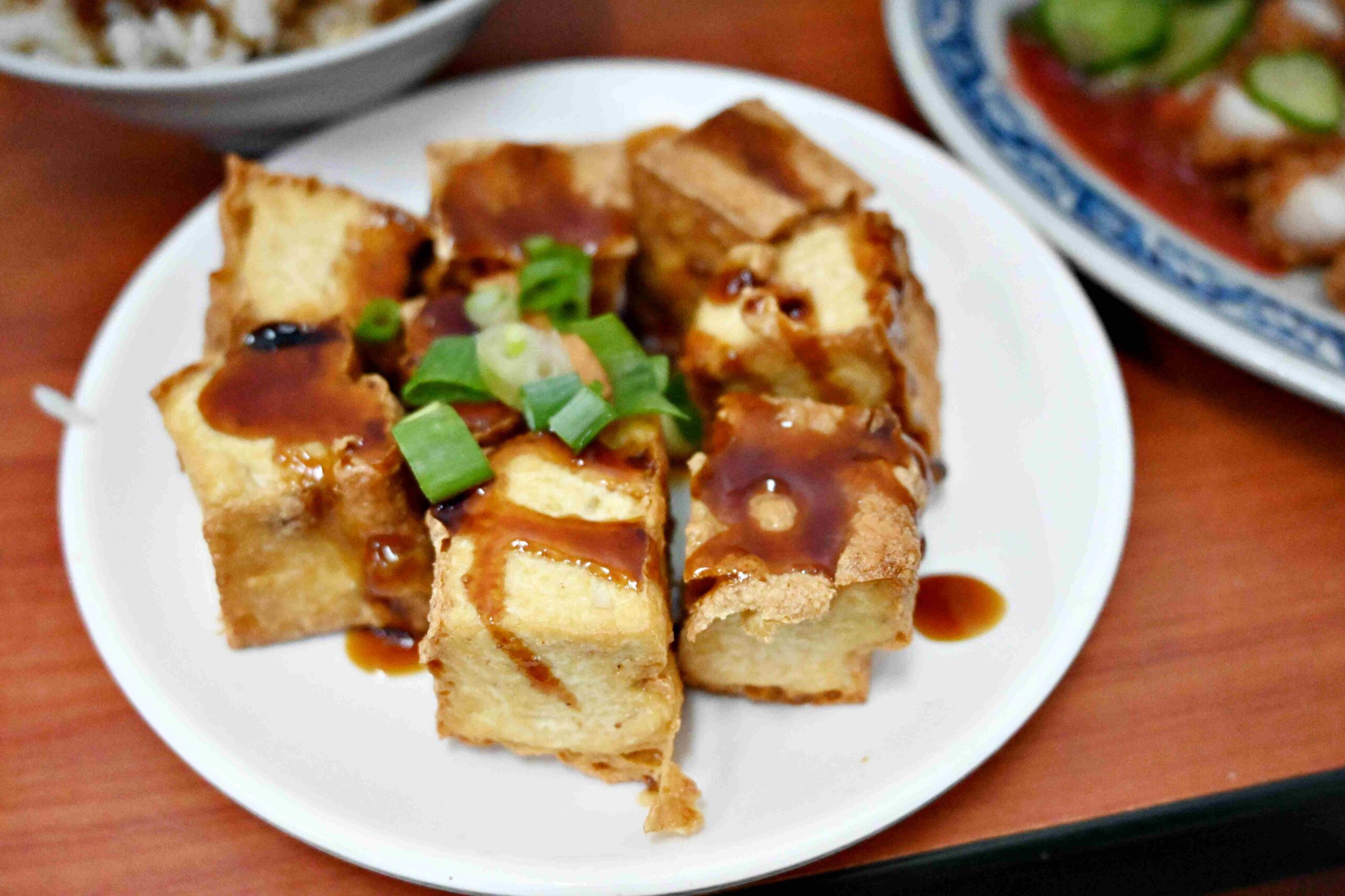 【新莊美食】在地人激推！這間𩵚魠魚羹比眼鏡張還好吃(菜單) @厚片嘴角帶便當