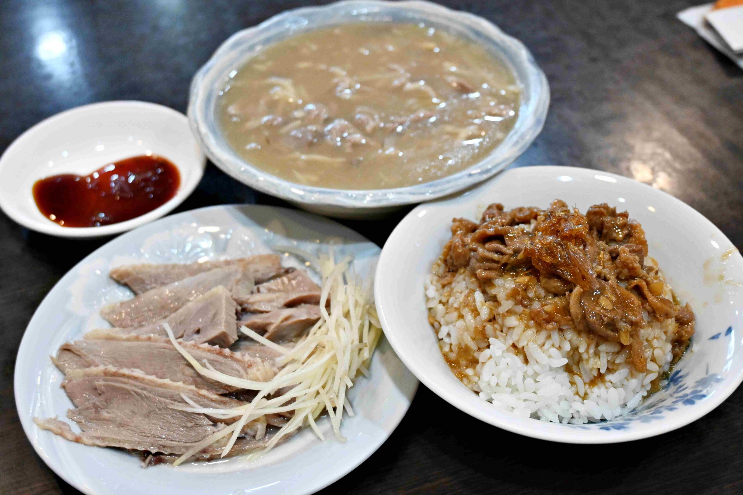 【新莊美食推薦】珍品餐飲坊，米其林必比登上榜鴨肉專賣店(菜單) @厚片嘴角帶便當
