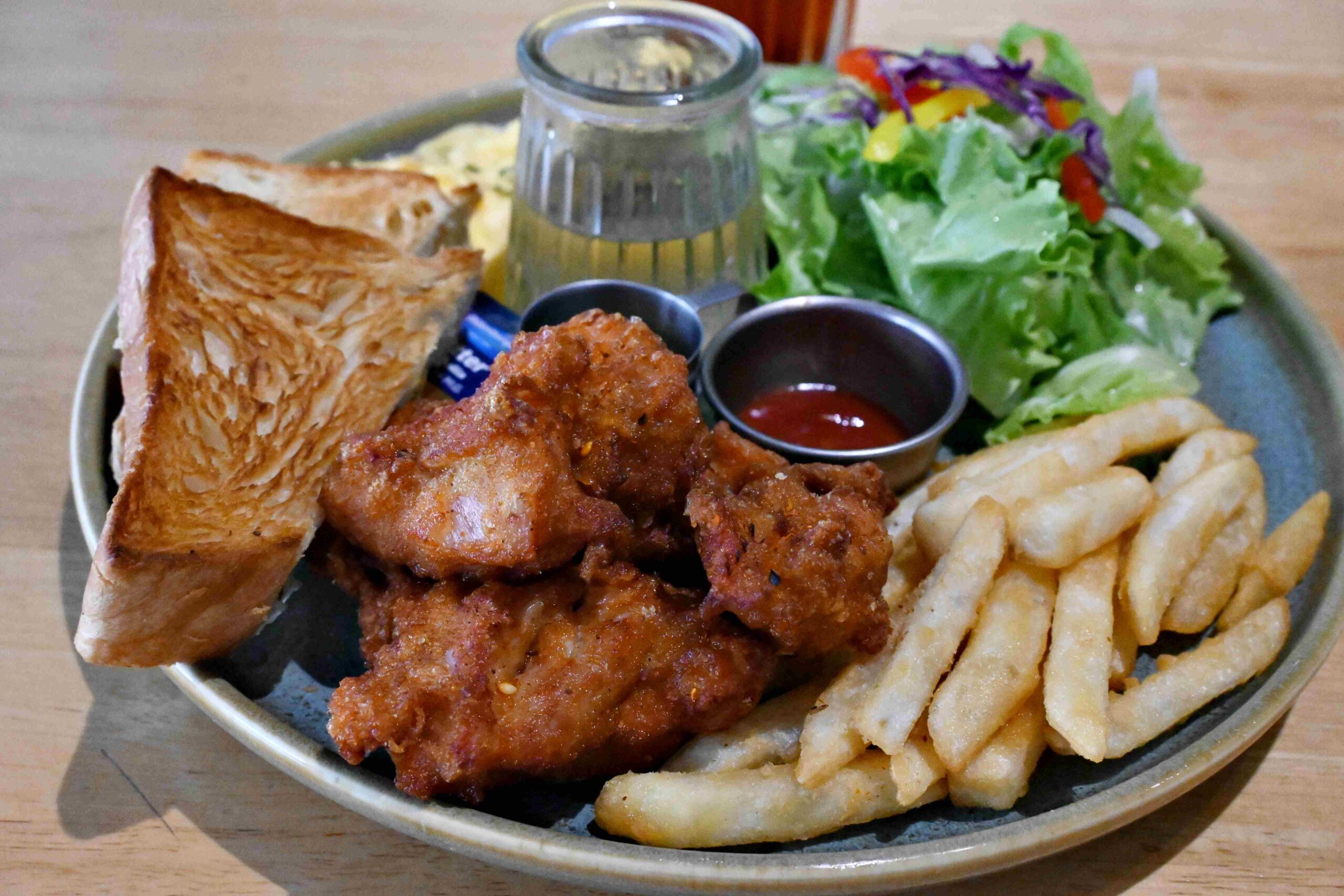 【北投美食】粟家牛肉麵，最強不是牛肉麵，推薦什麼？ (菜單) @厚片嘴角帶便當