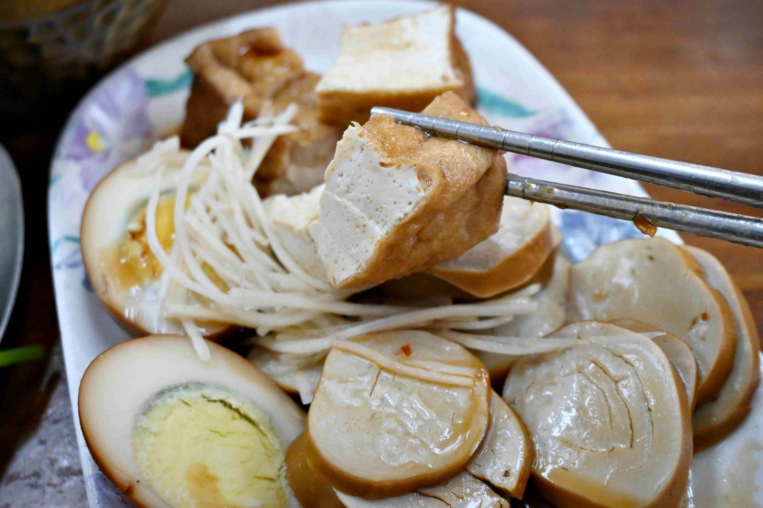 【新莊美食】媽媽味傳統小吃｜在地人私藏的乾麵肉羹神組合(菜單) @厚片嘴角帶便當