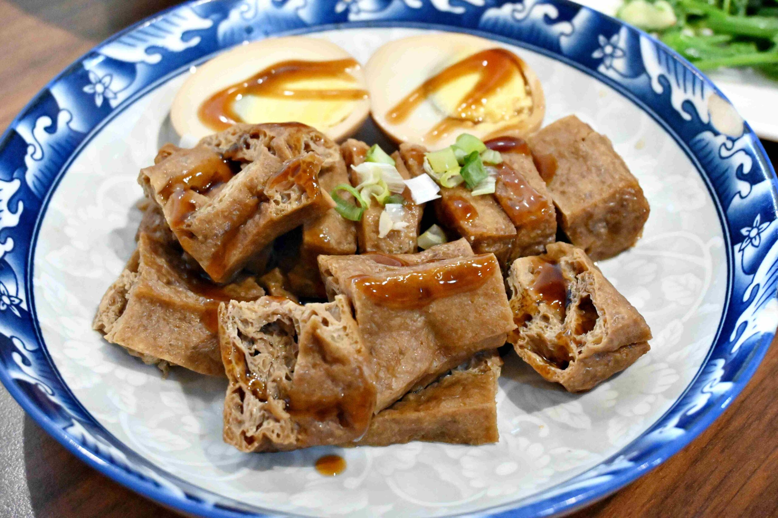 【新莊美食】高CP值牛肉麵，$130肉量爆多！(菜單) @厚片嘴角帶便當