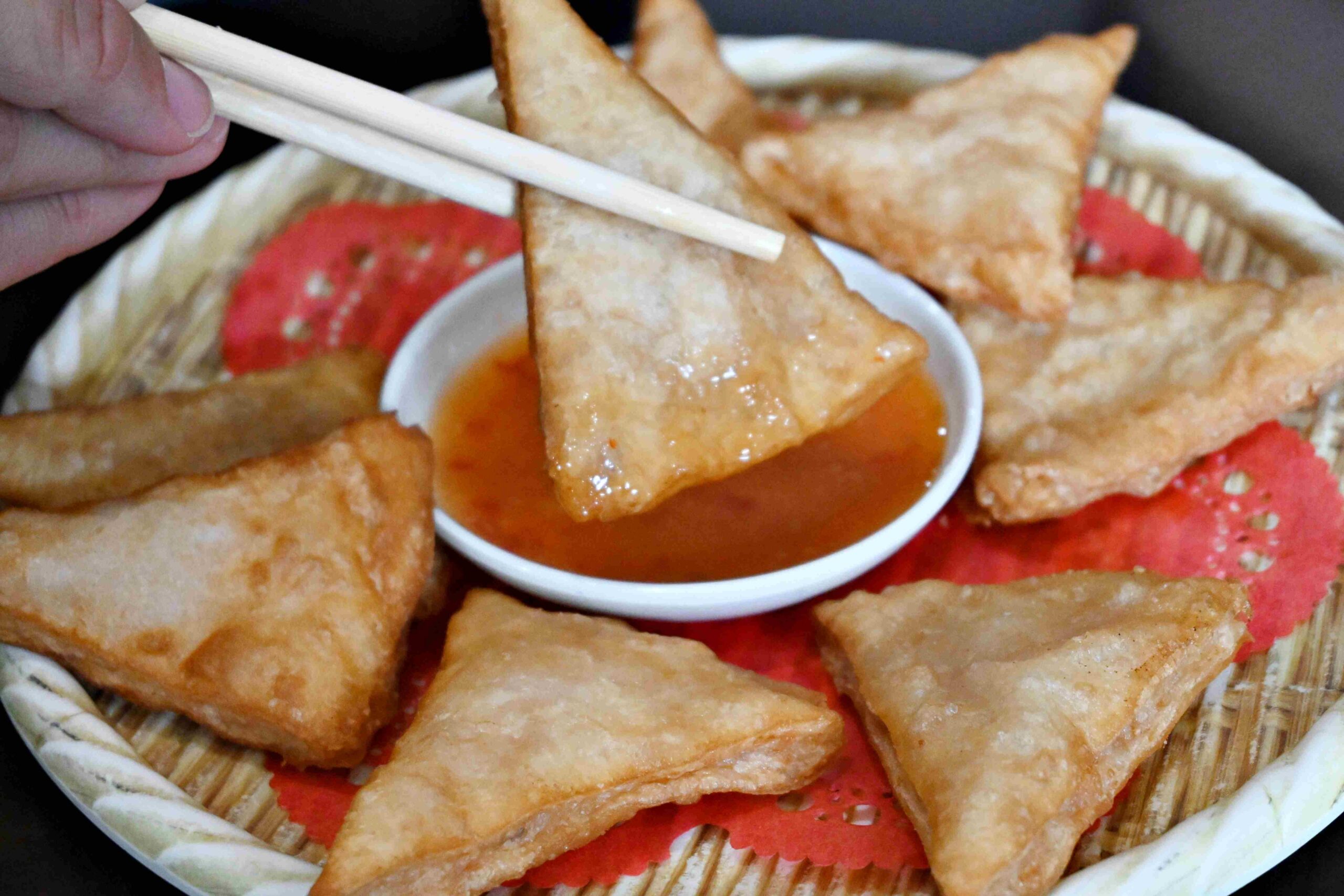 【新莊美食】蓮花泰式小吃店，網紅、在地人最愛的排隊泰式料理(菜單) @厚片嘴角帶便當