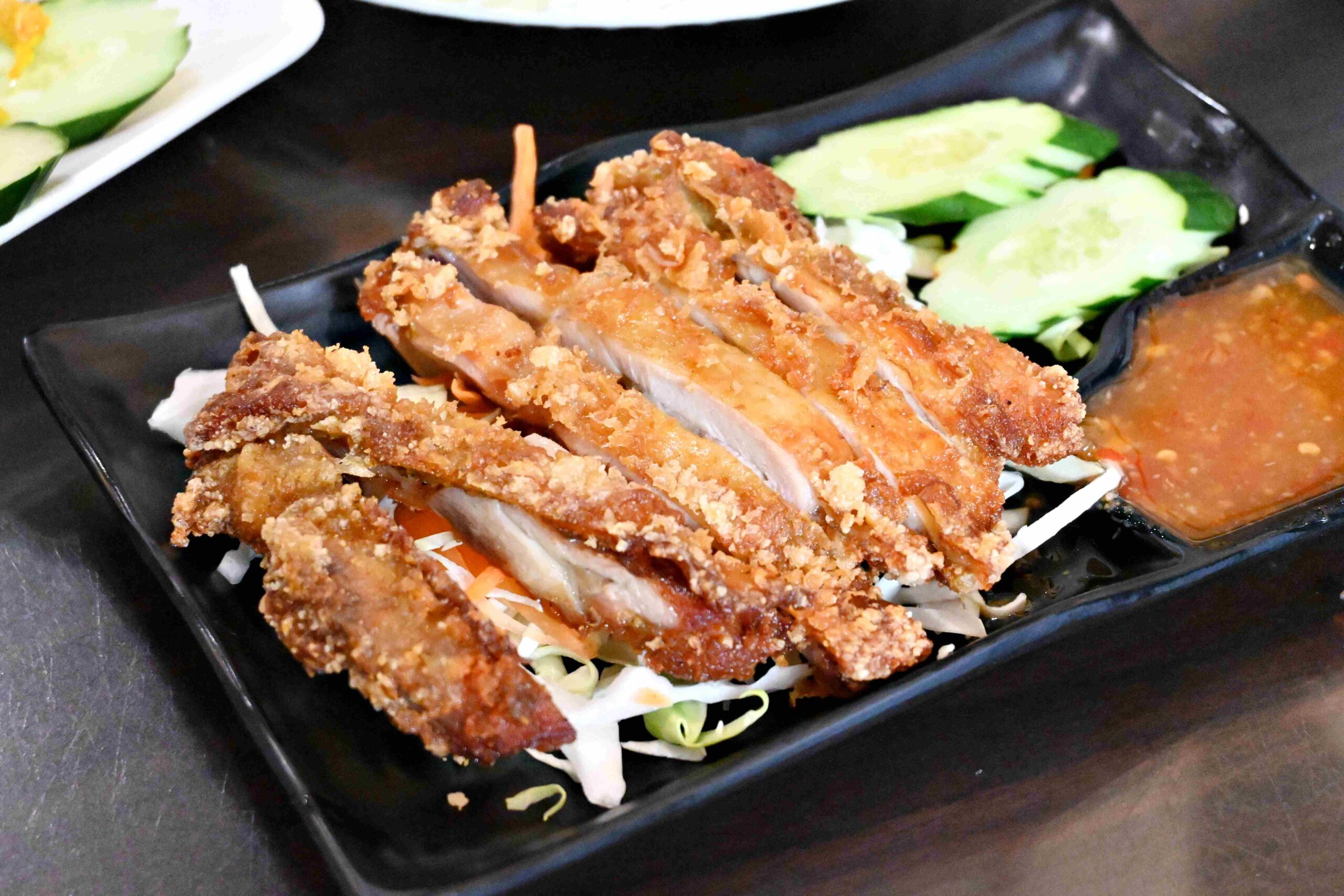 【新莊美食】蓮花泰式小吃店，網紅、在地人最愛的排隊泰式料理(菜單) @厚片嘴角帶便當