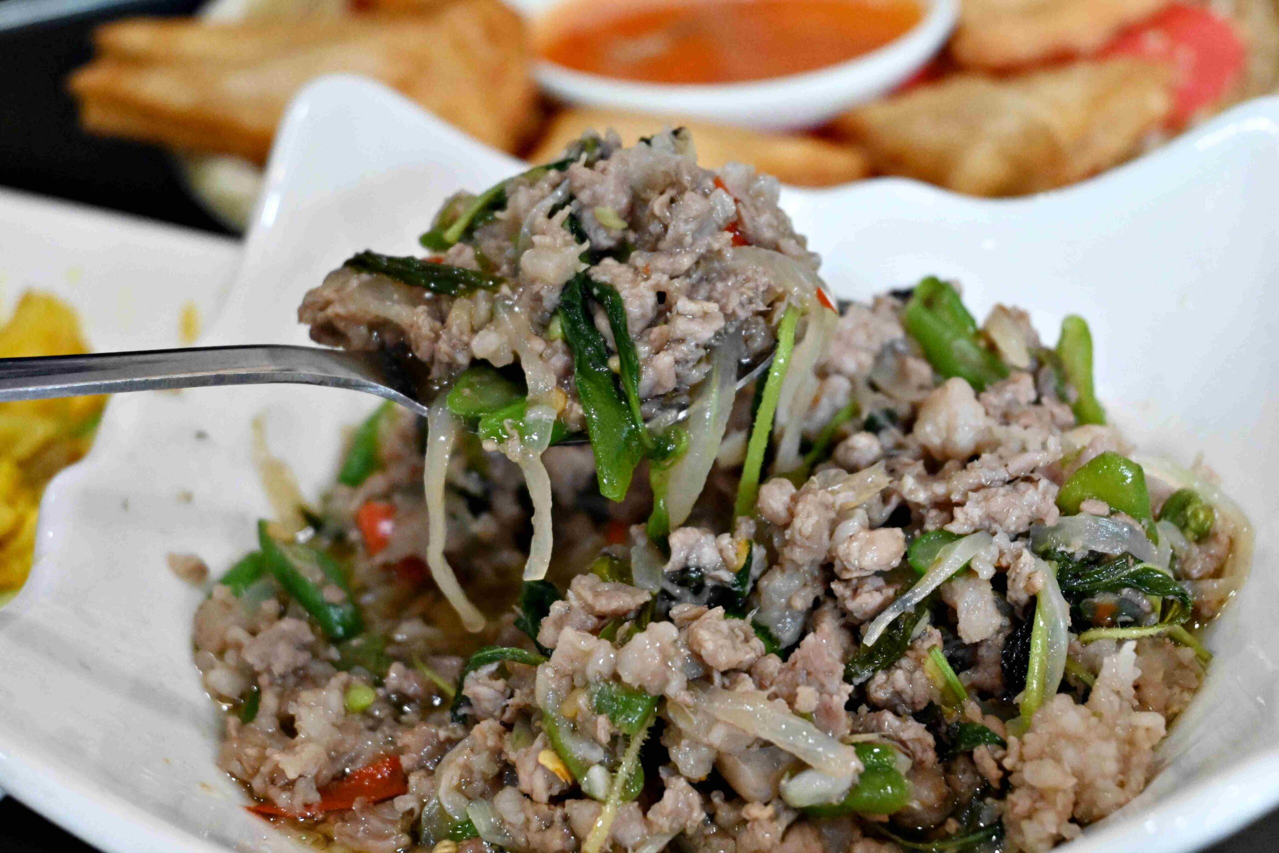 【新莊美食】蓮花泰式小吃店，網紅、在地人最愛的排隊泰式料理(菜單) @厚片嘴角帶便當