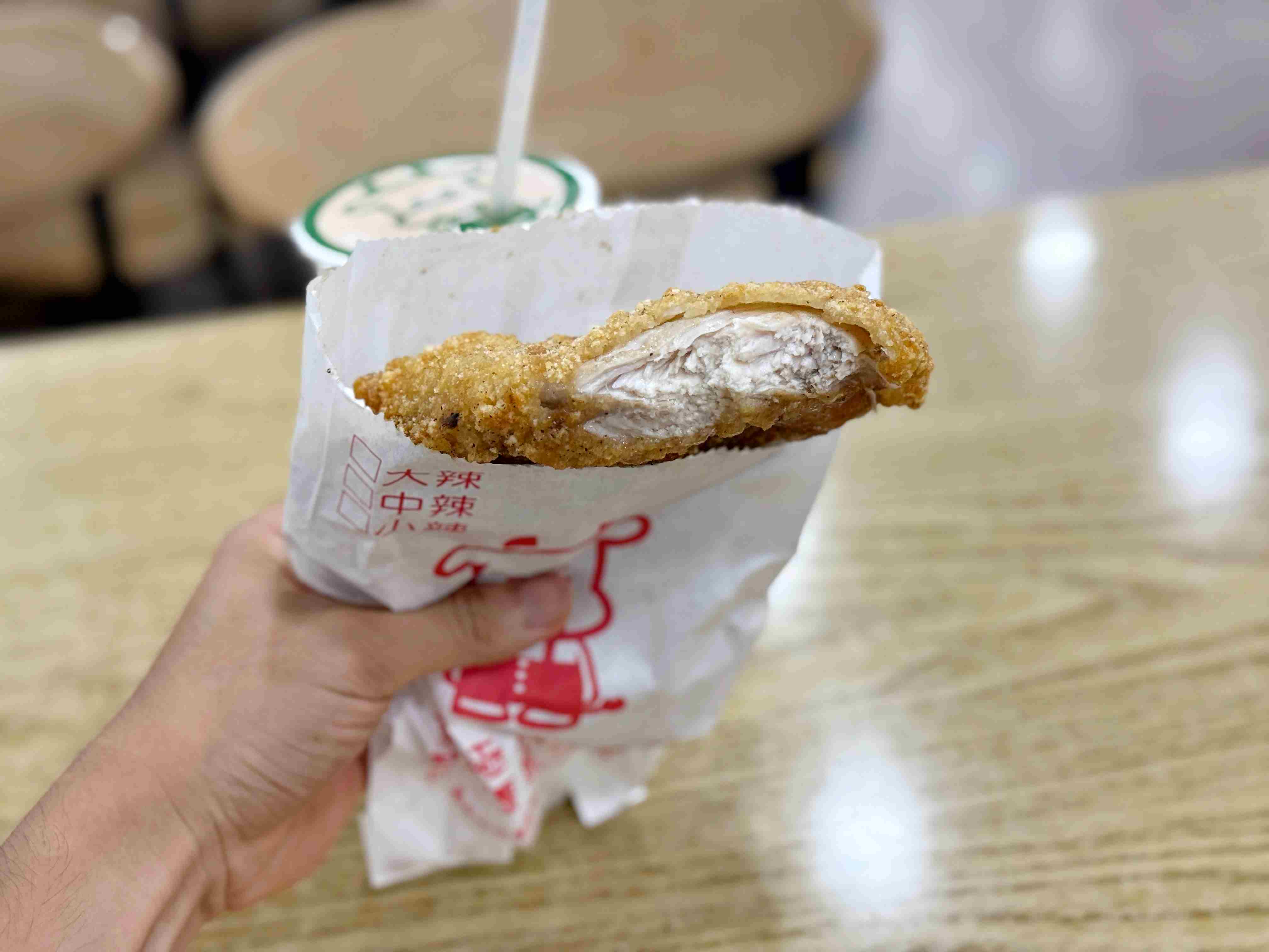 【三重美食推薦】三重牛乳大王｜50年老店必吃木瓜牛奶＋炸雞排，台北橋站美食推薦（菜單） @厚片嘴角帶便當