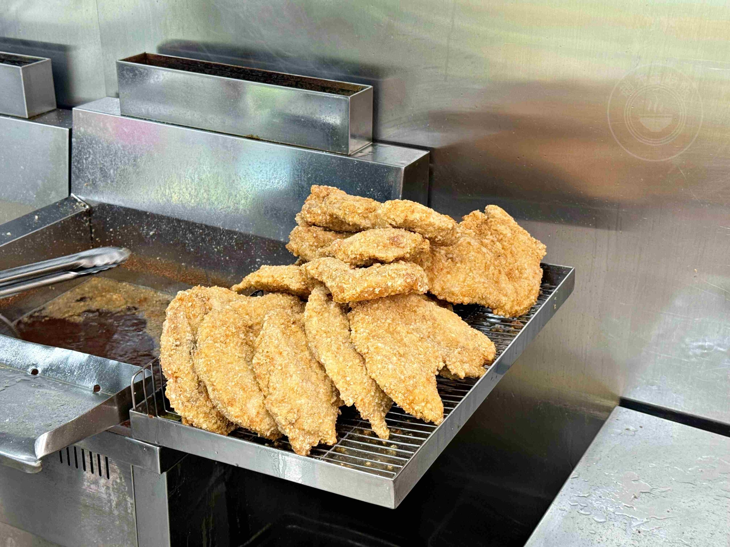 【三重美食】三重牛乳大王，在地50年老店人氣超高，現炸大雞排配木瓜牛奶才對味推薦(推薦) @趙先生吃飯