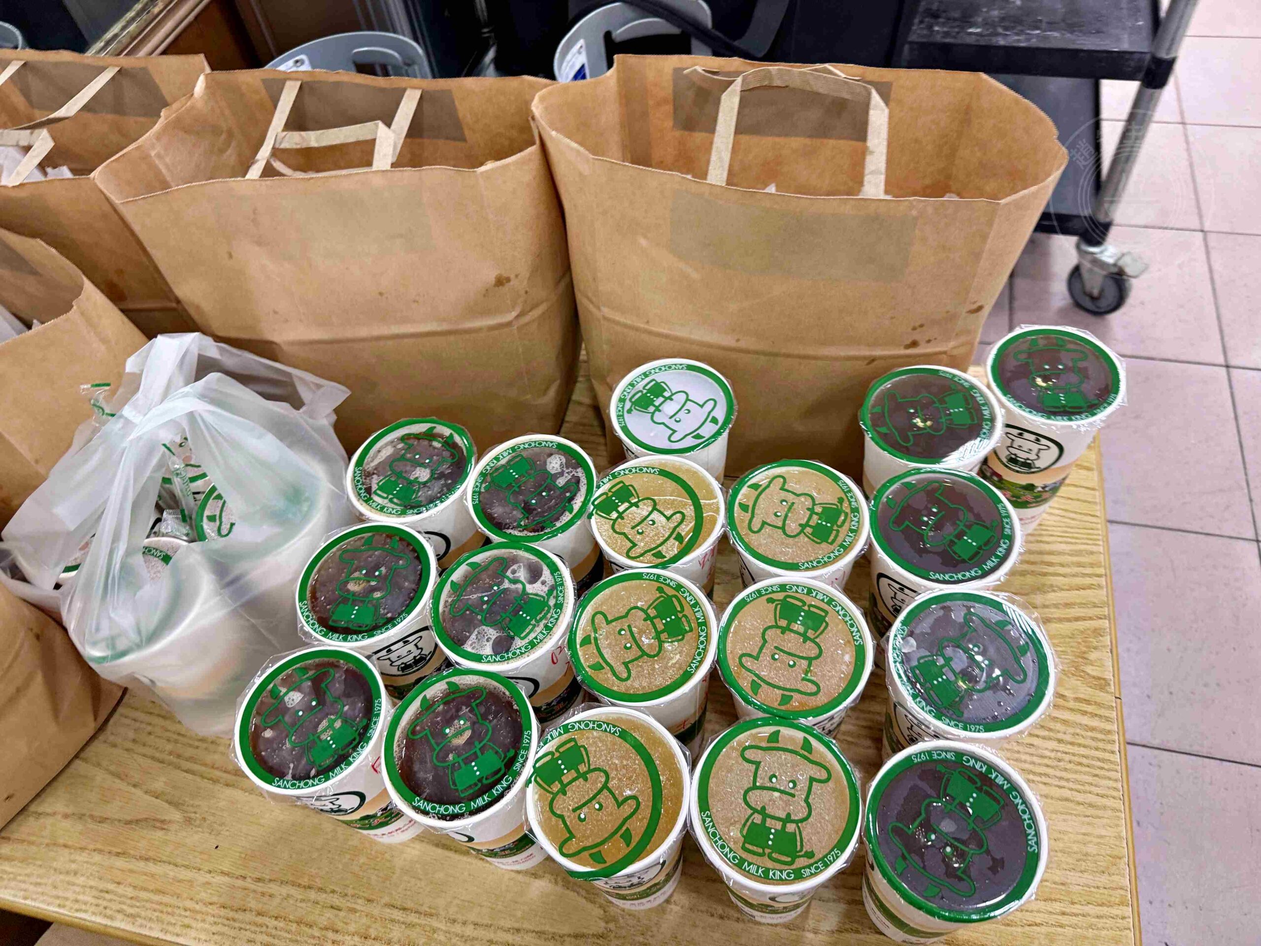 【三重美食】三重牛乳大王，在地50年老店人氣超高，現炸大雞排配木瓜牛奶才對味推薦(推薦) @趙先生吃飯