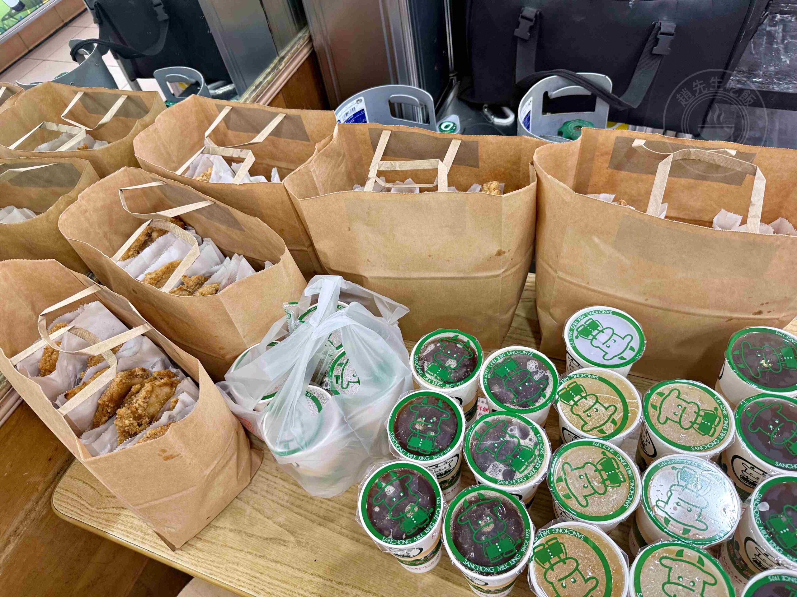 【三重美食】三重牛乳大王，在地50年老店人氣超高，現炸大雞排配木瓜牛奶才對味推薦(推薦) @趙先生吃飯