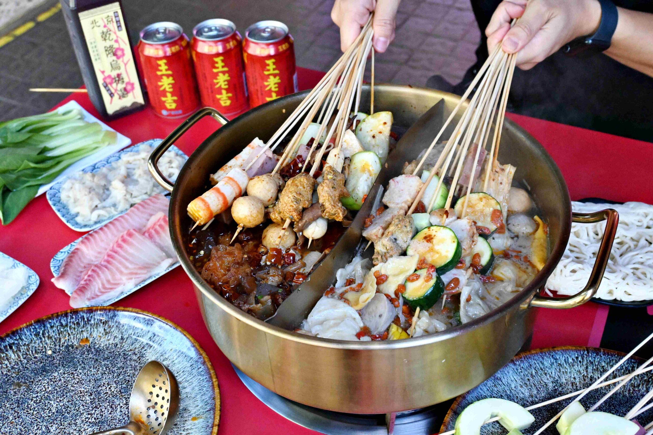 【國父紀念館站宵夜】尚癮正宗成都串串香｜營業到凌晨五點，$10元串串＋和牛通通有(菜單) @厚片嘴角帶便當
