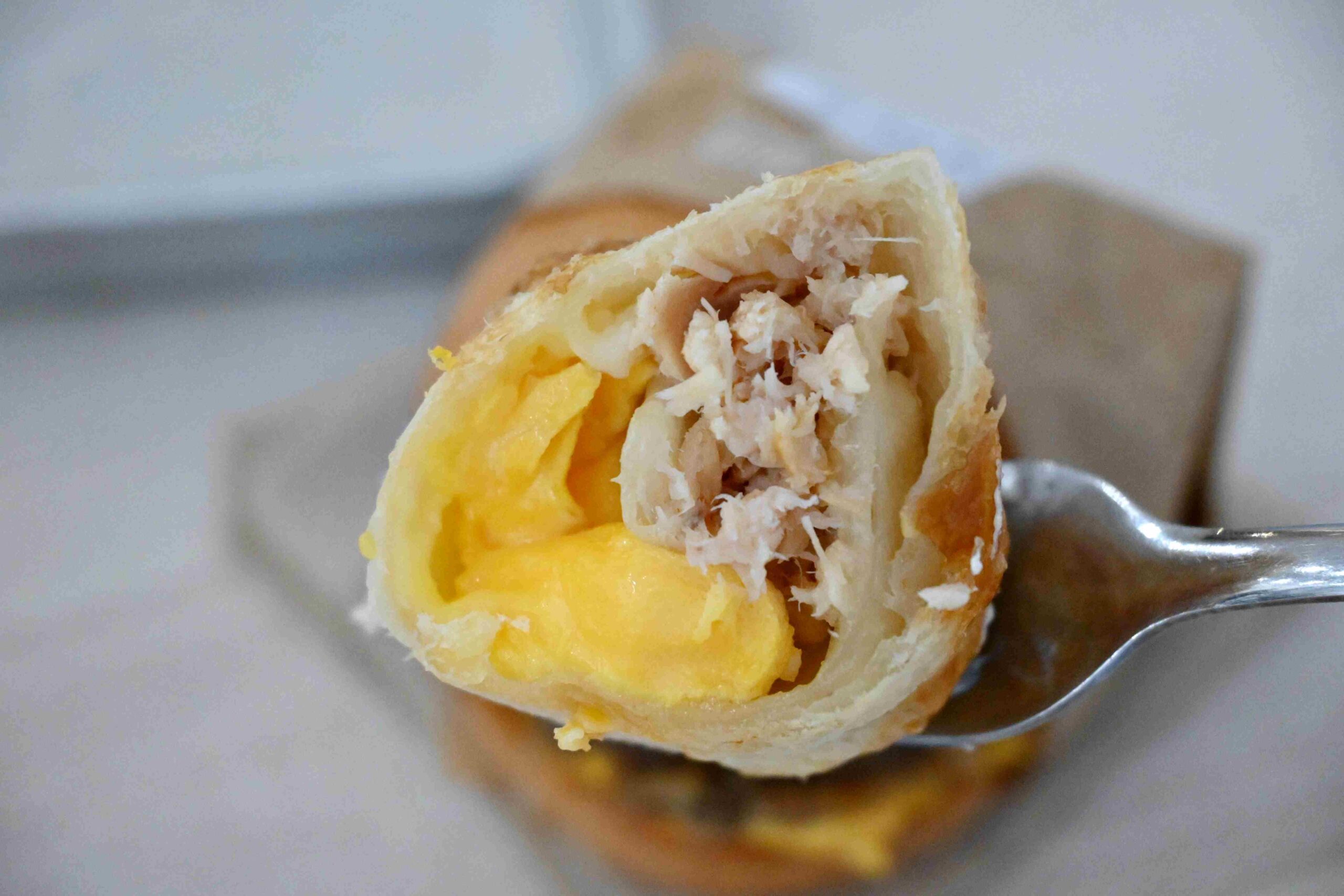 【新莊美食推薦】EGG BUN Breakfast早午餐，松露牛肉漢堡太強，蛋捲餅更驚艷(菜單) @厚片嘴角帶便當