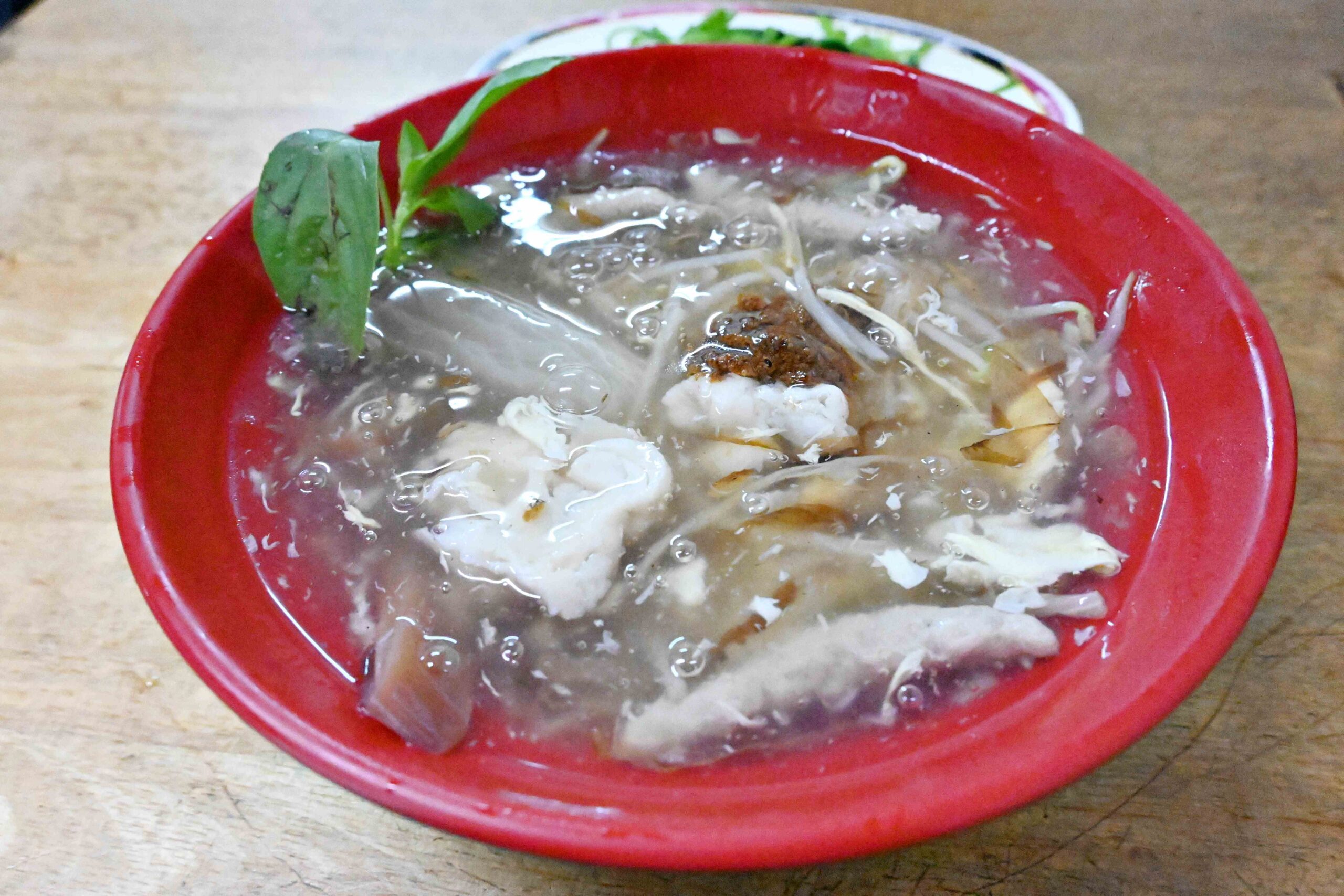 【新莊美食】正魷魚羹｜隱藏版老字號，45元綜合羹料多到誇張(菜單) @厚片嘴角帶便當
