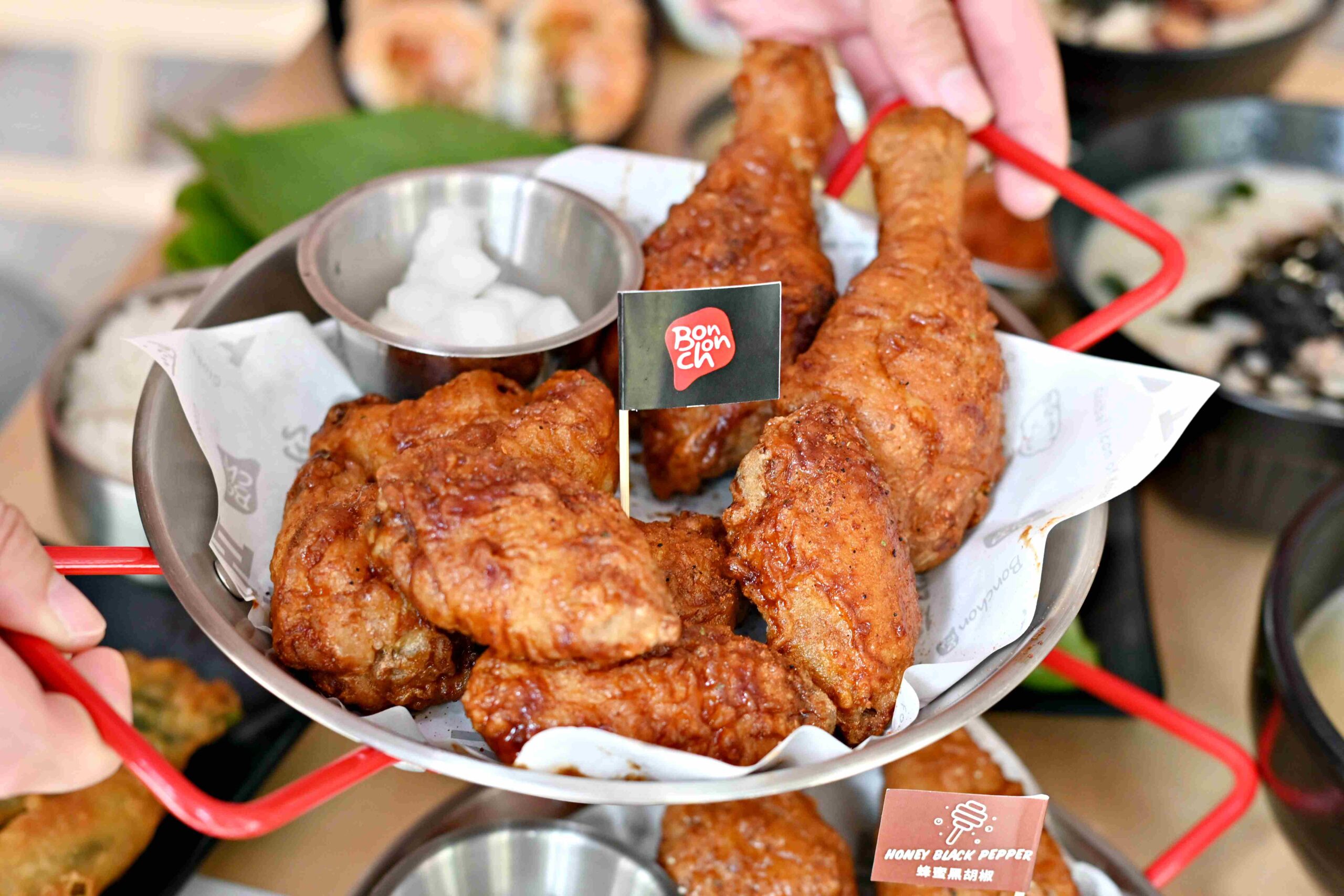 【中山站美食】Bonchon 本村韓食炸雞，CNN 認證的炸雞黃金標準！(菜單) @厚片嘴角帶便當