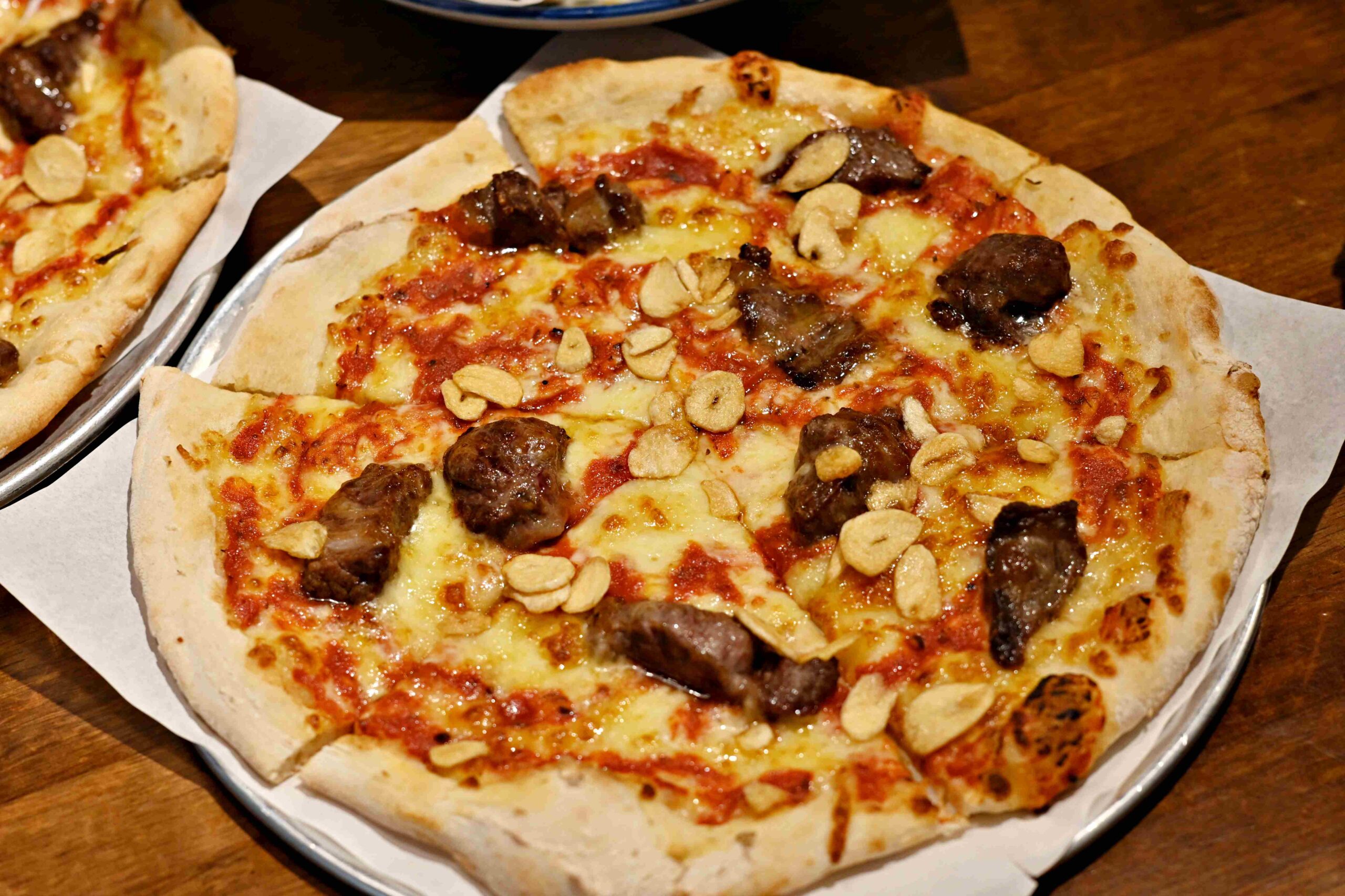 【天母美食】Pino Pizza 披薩炸雞雙主打，型男詹姆士都推爆！(菜單) @厚片嘴角帶便當