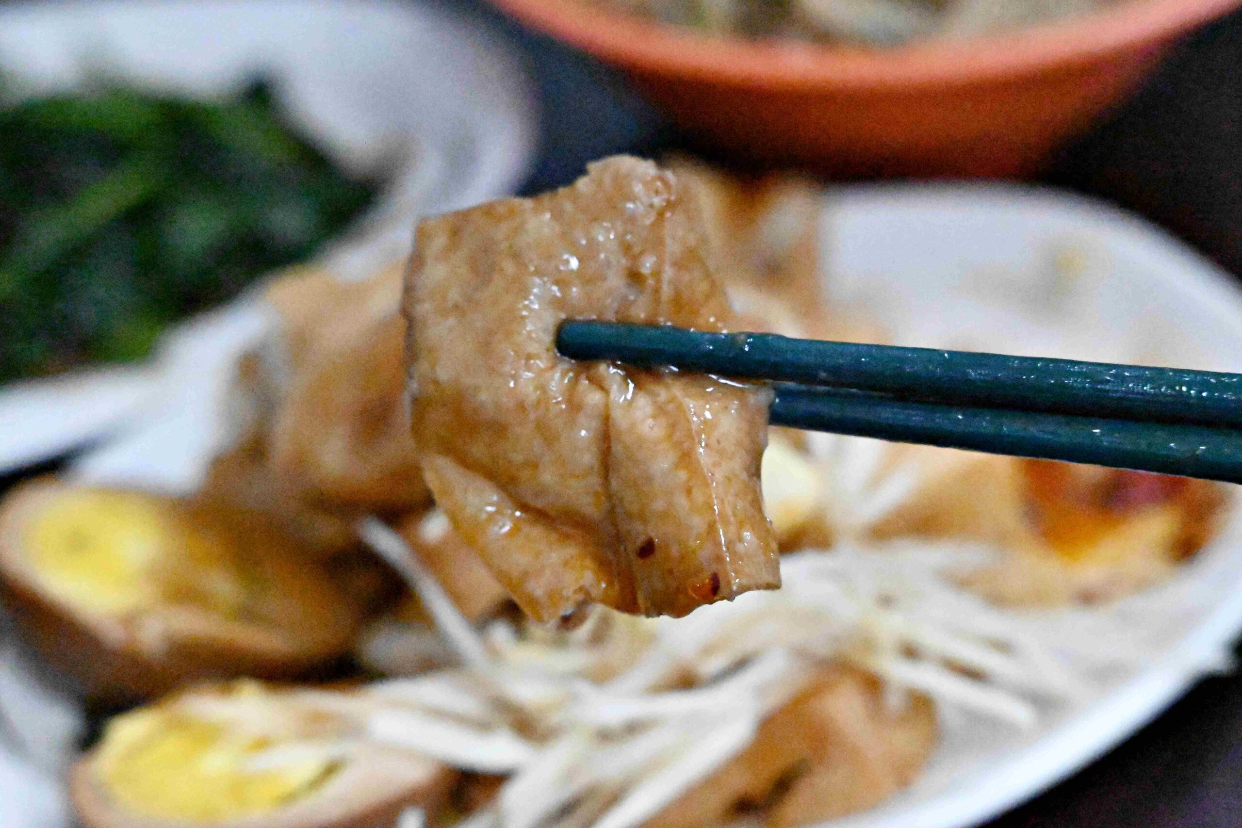 【新莊美食】《阿月意麵》新莊低調古早味！油蔥乾意麵香氣十足(菜單) @厚片嘴角帶便當