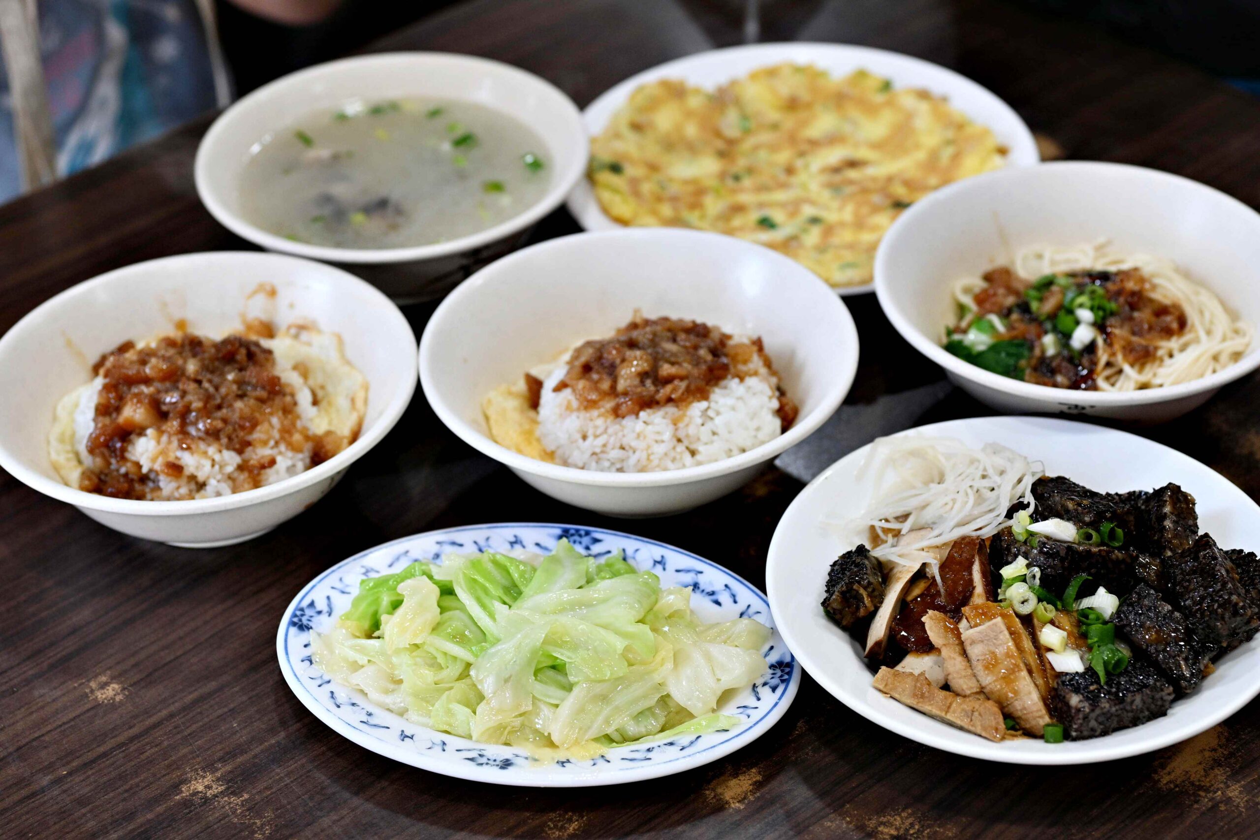 【公館美食】中瘋滷肉飯加菜脯蛋，老饕激推組合(菜單) @厚片嘴角帶便當