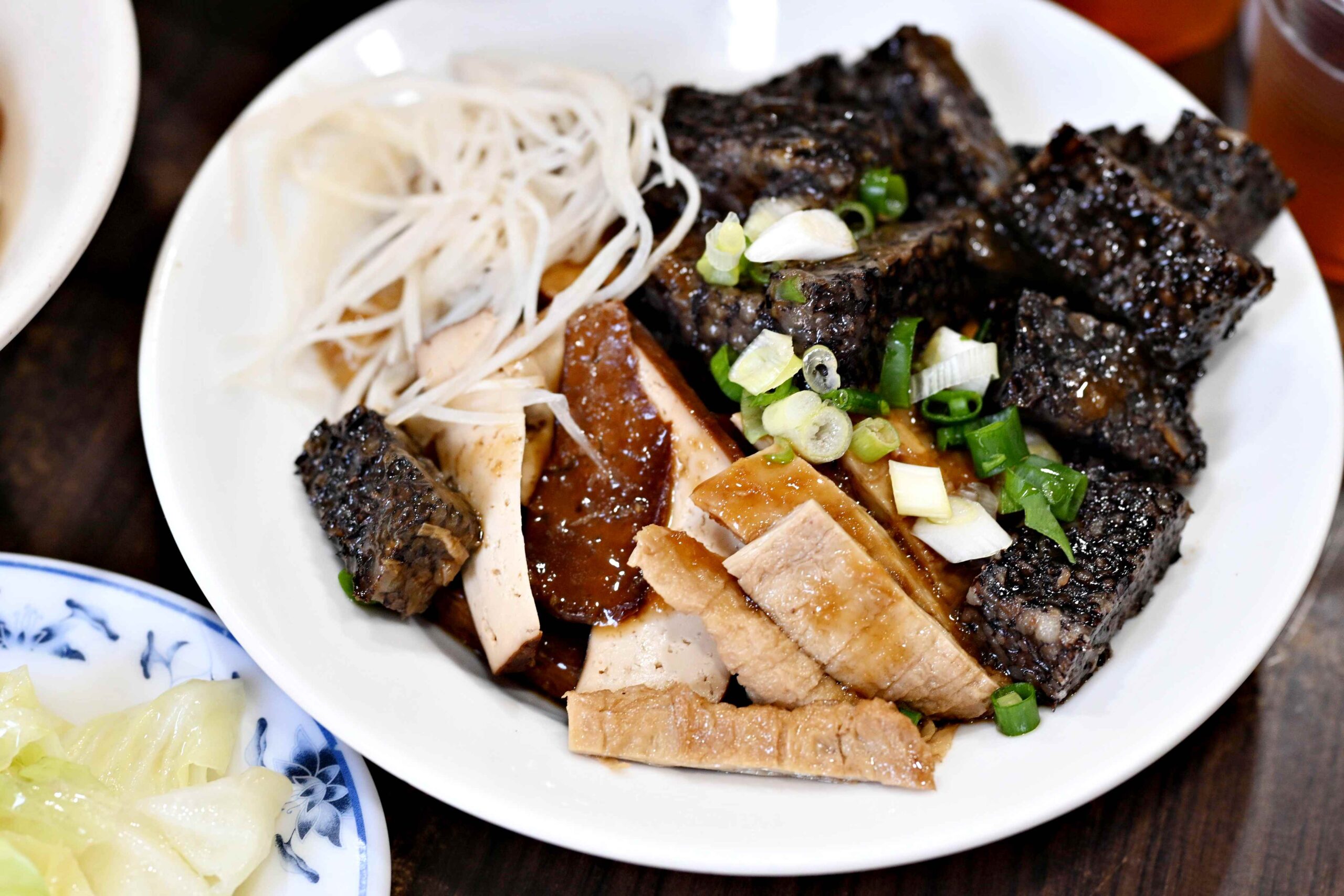 【公館美食】中瘋滷肉飯加菜脯蛋，老饕激推組合(菜單) @厚片嘴角帶便當