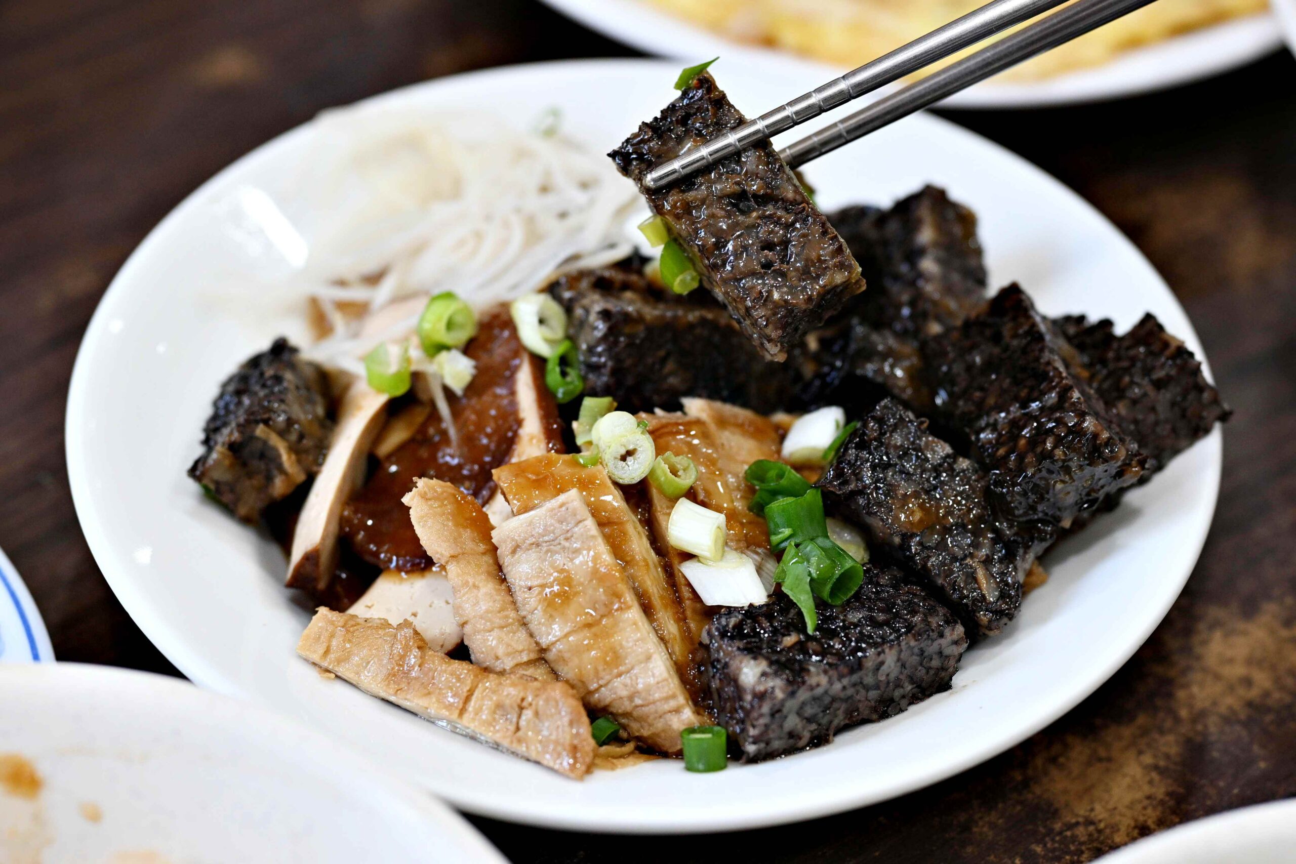 【公館美食】中瘋滷肉飯加菜脯蛋，老饕激推組合(菜單) @厚片嘴角帶便當