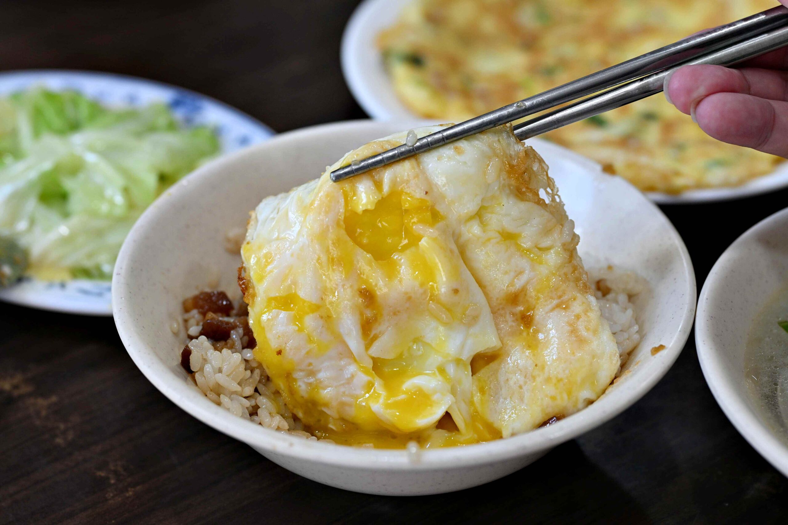 【公館美食】中瘋滷肉飯加菜脯蛋，老饕激推組合(菜單) @厚片嘴角帶便當