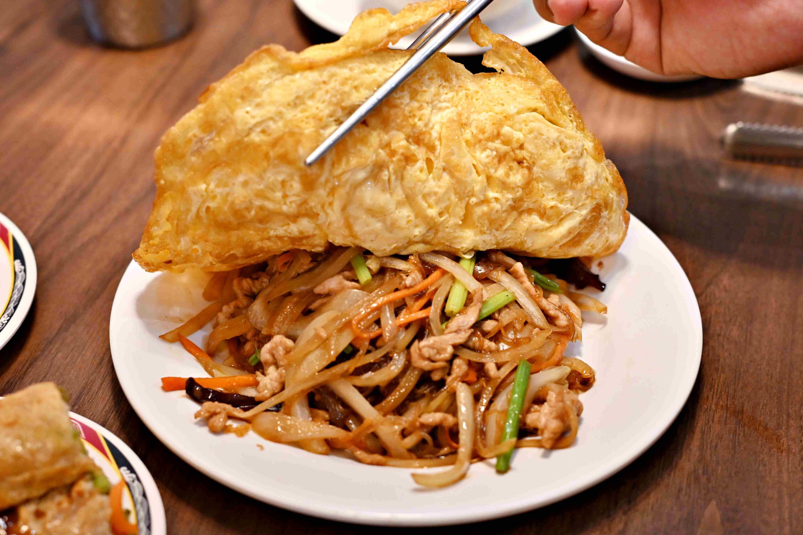 【新店美食】山東小館，40年老字號，必比登推薦必點看這篇(菜單) @厚片嘴角帶便當