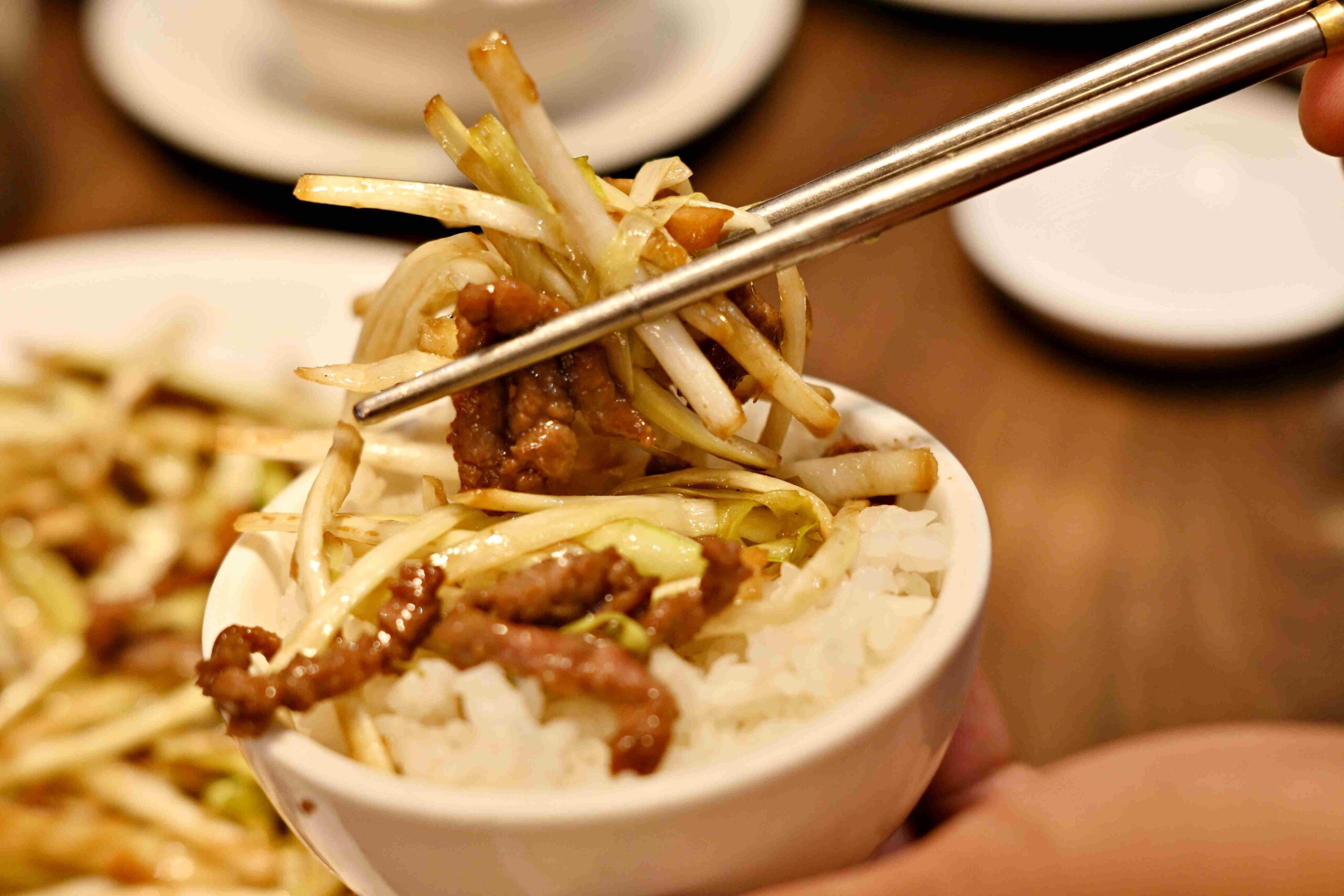 【新店美食】山東小館，40年老字號，必比登推薦必點看這篇(菜單) @厚片嘴角帶便當