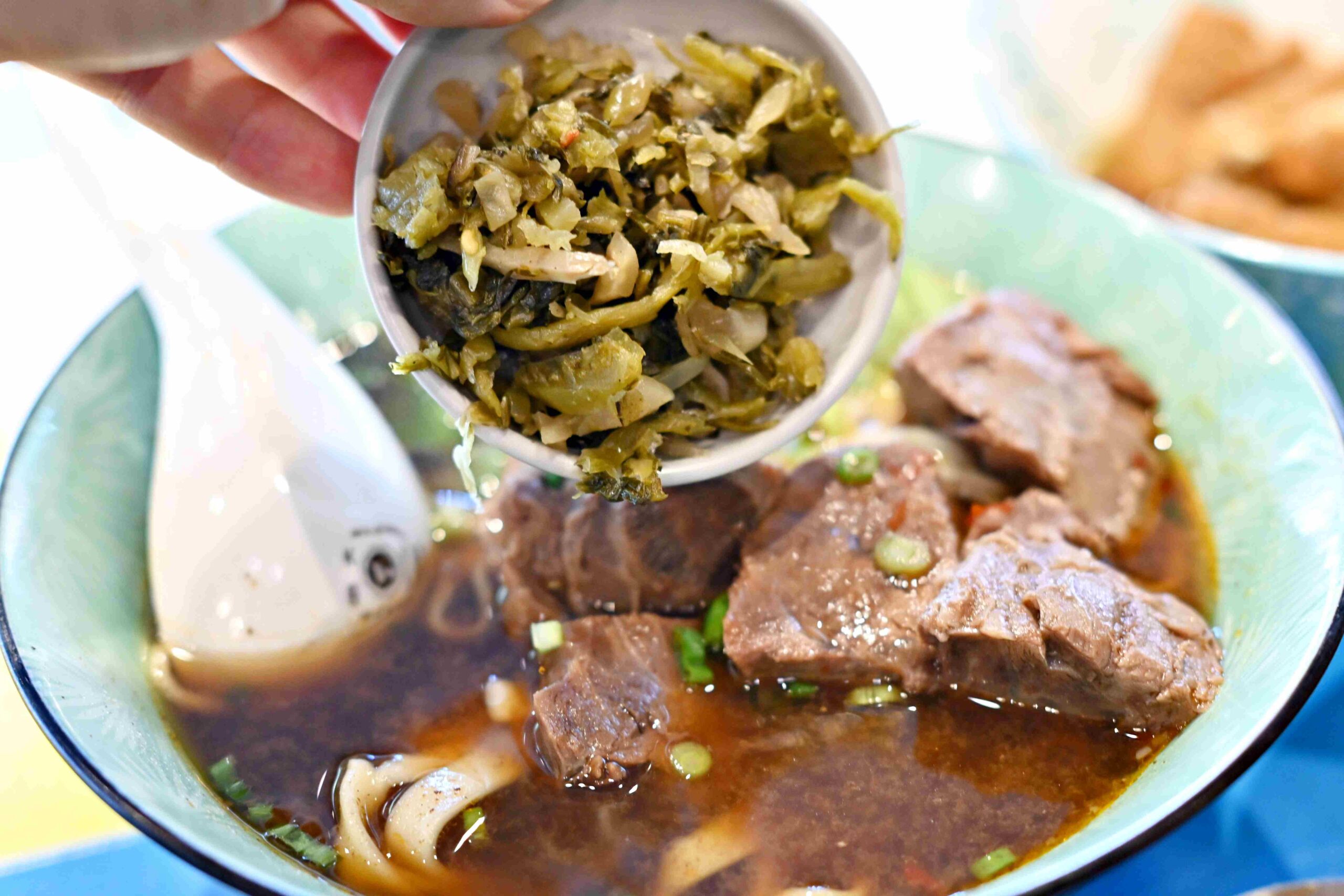 【新莊美食】丁古牛肉麵，牛肉超大塊湯頭甜，用心經營必吃(菜單) @厚片嘴角帶便當
