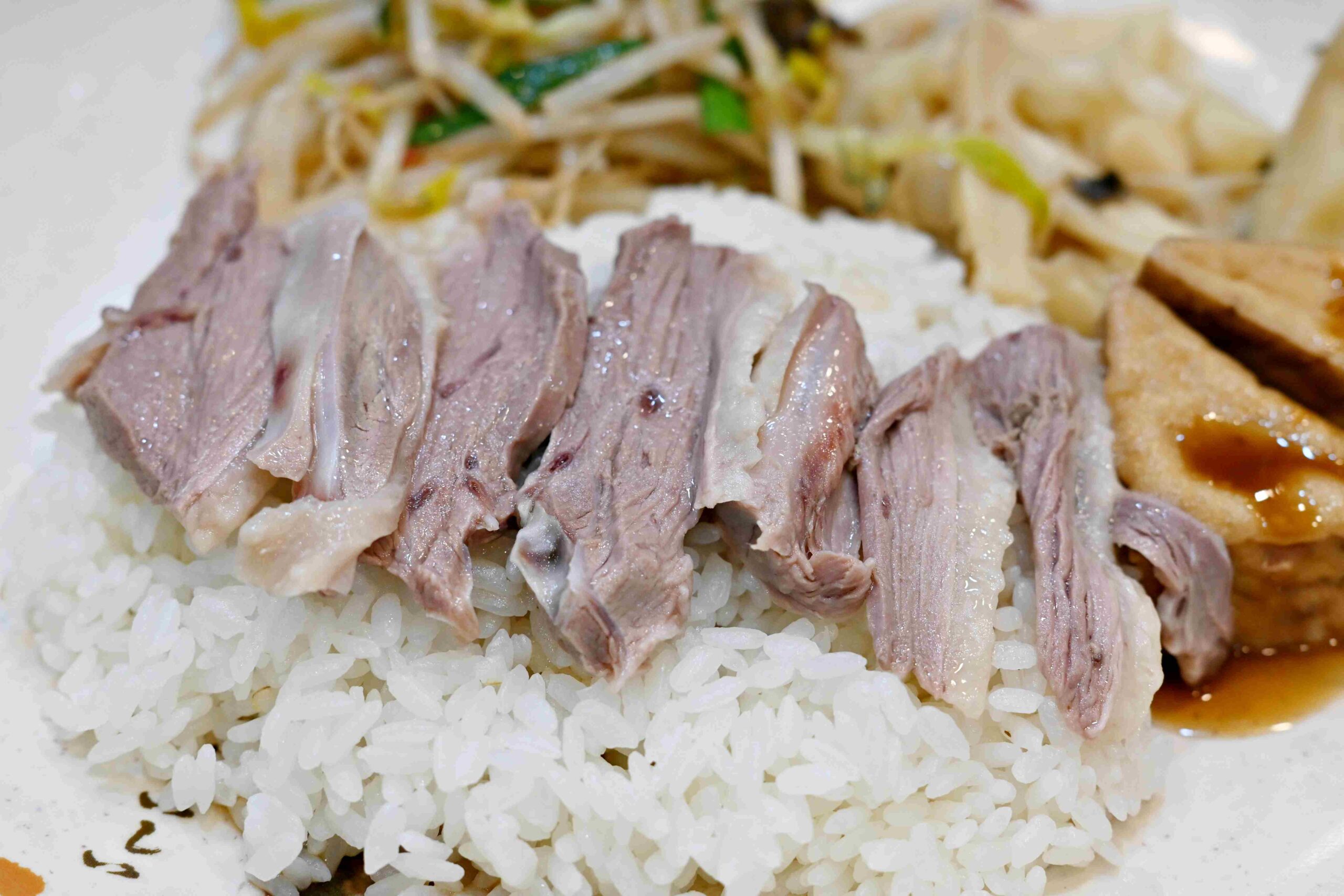 【新莊美食】古早麵鵝肉，鵝肉軟嫩便當超值，晚來就吃不到(菜單) @厚片嘴角帶便當