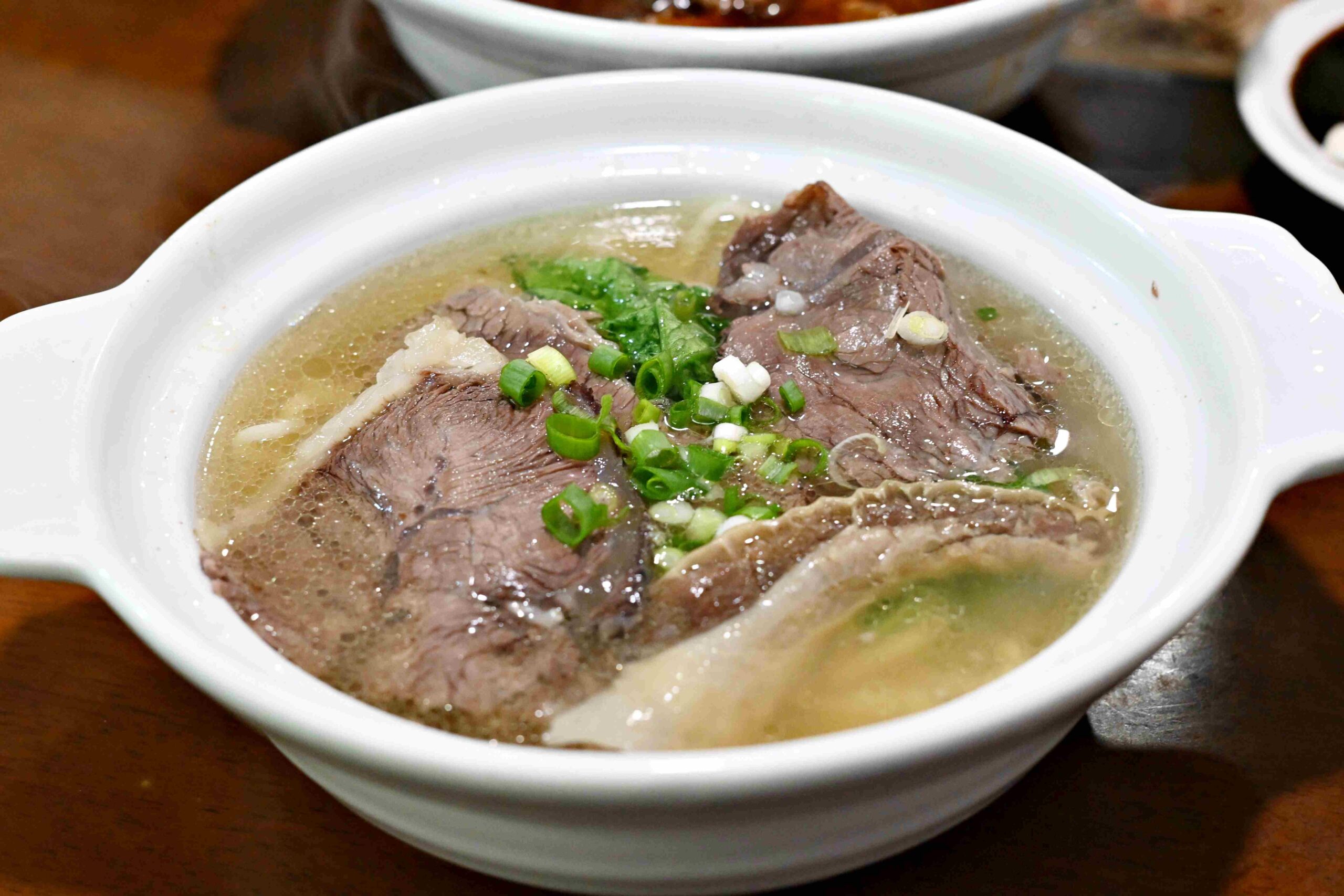 【國父紀念館美食】清真中國牛肉麵食館｜米其林連續推薦的魔力(菜單) @厚片嘴角帶便當