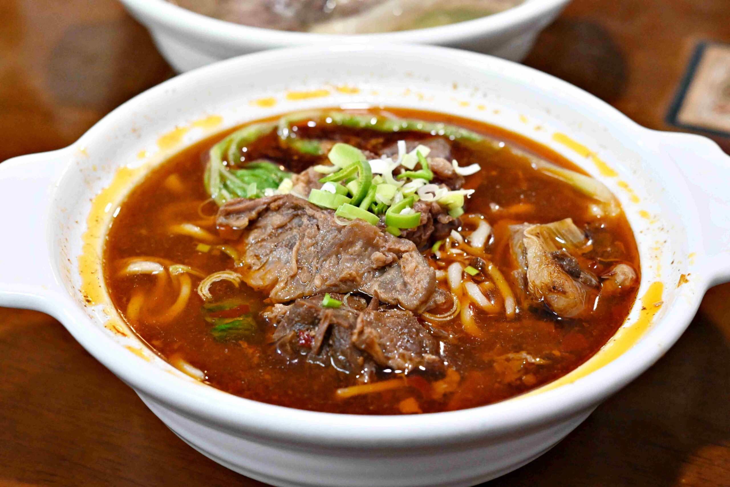 【國父紀念館美食】清真中國牛肉麵食館｜米其林連續推薦的魔力(菜單) @厚片嘴角帶便當