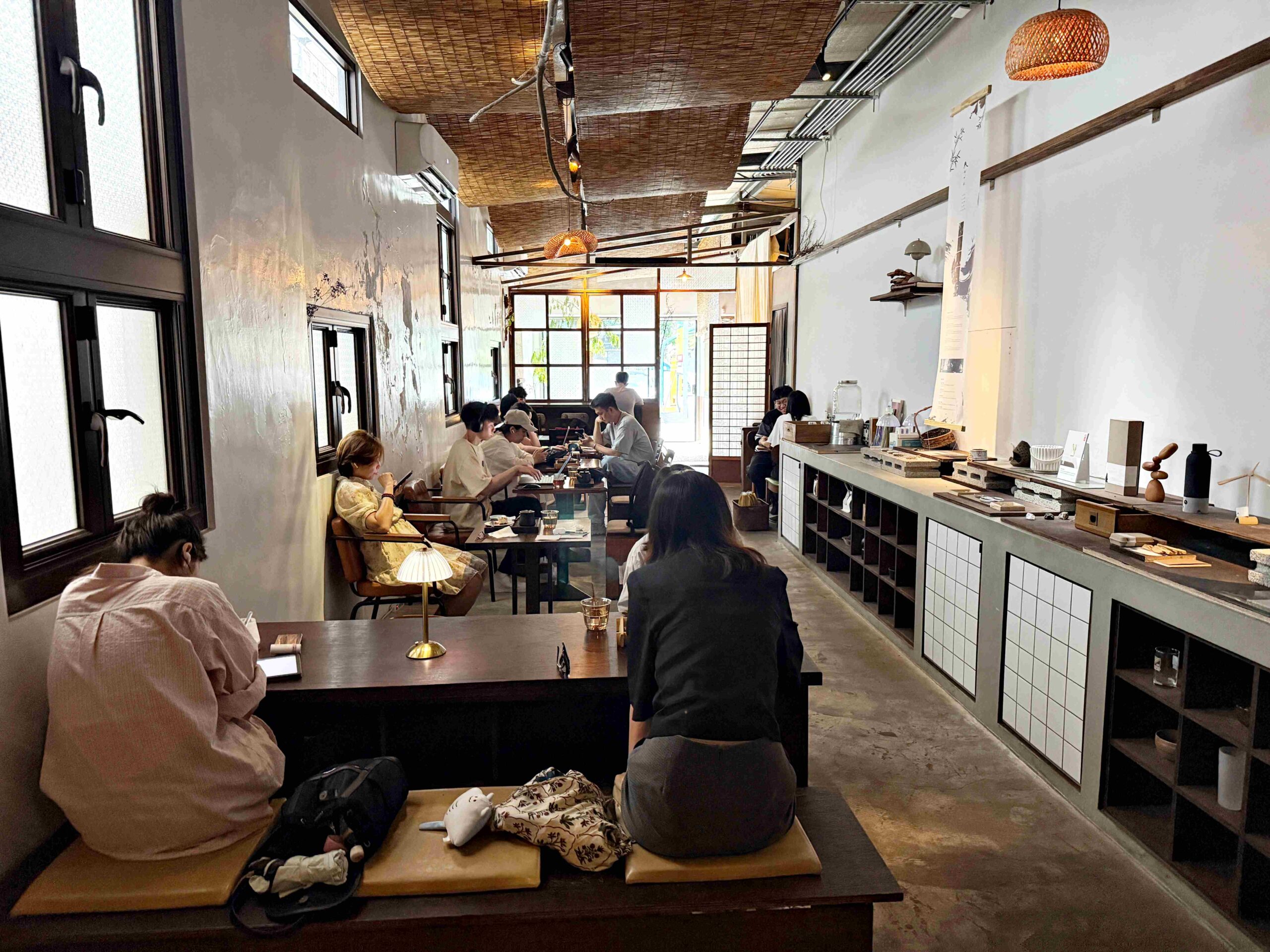 【國父紀念館美食】汩咖啡 gu coffee，真隱藏版，氛圍超強、飲品甜點都超棒(菜單) @厚片嘴角帶便當
