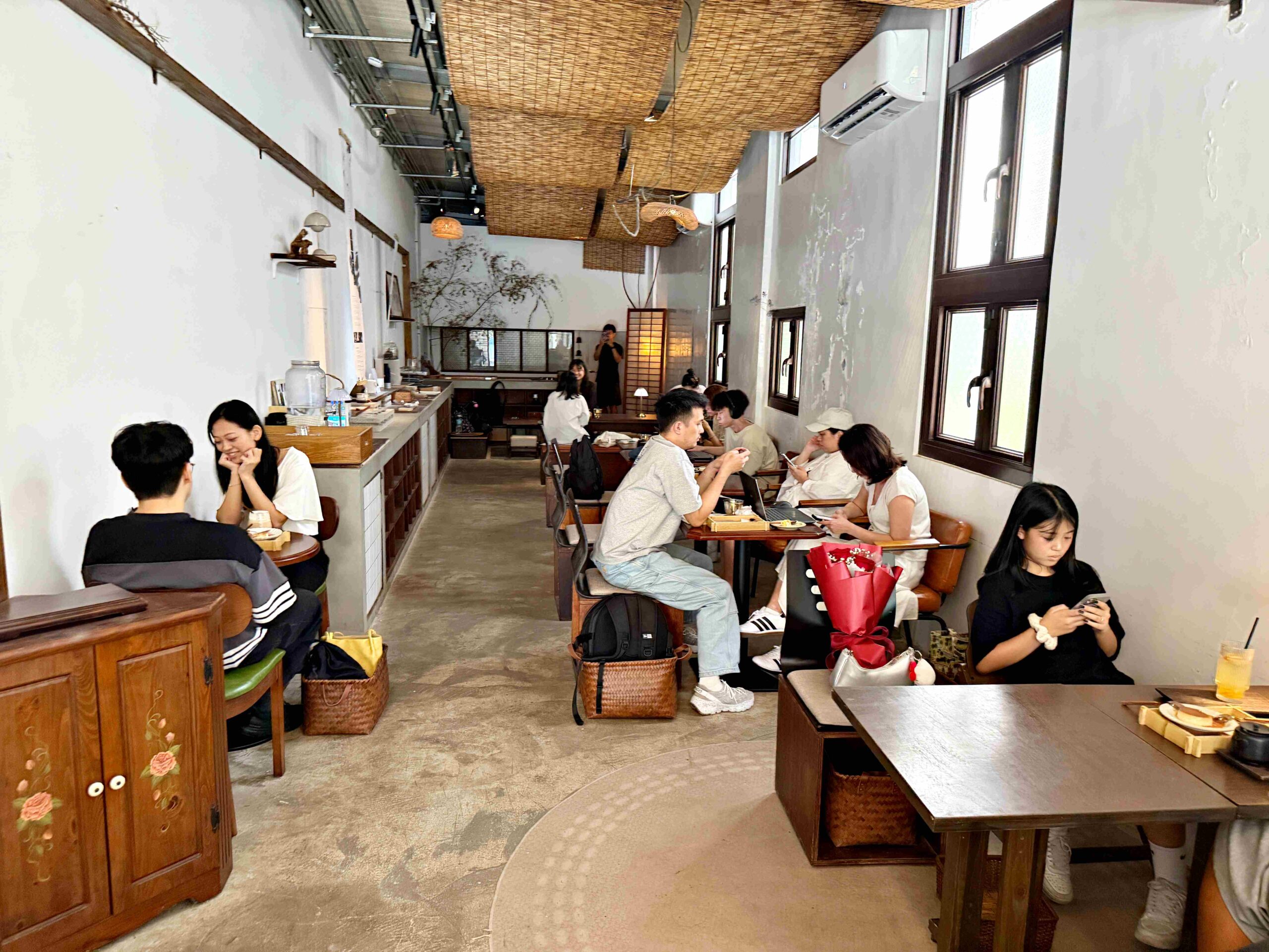 【國父紀念館美食】汩咖啡 gu coffee，真隱藏版，氛圍超強、飲品甜點都超棒(菜單) @厚片嘴角帶便當