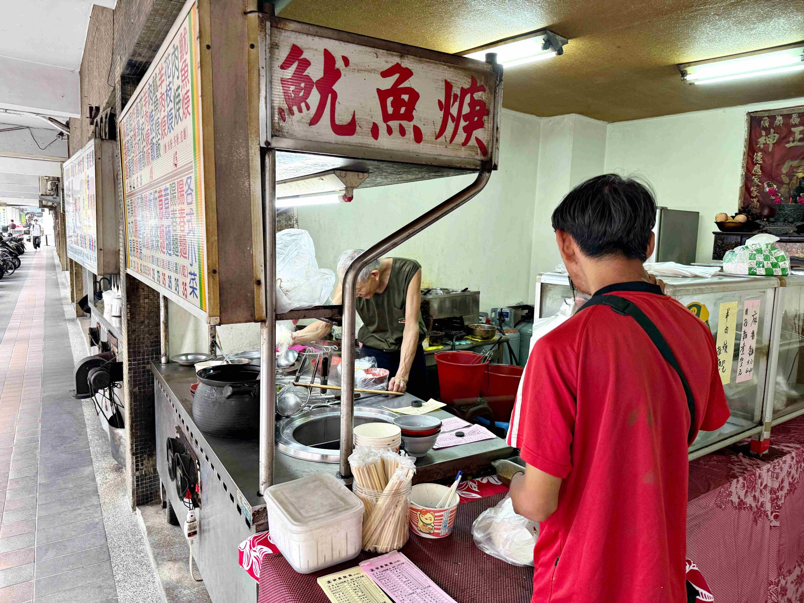 【新莊美食】正魷魚羹｜隱藏版老字號，45元綜合羹料多到誇張(菜單) @厚片嘴角帶便當