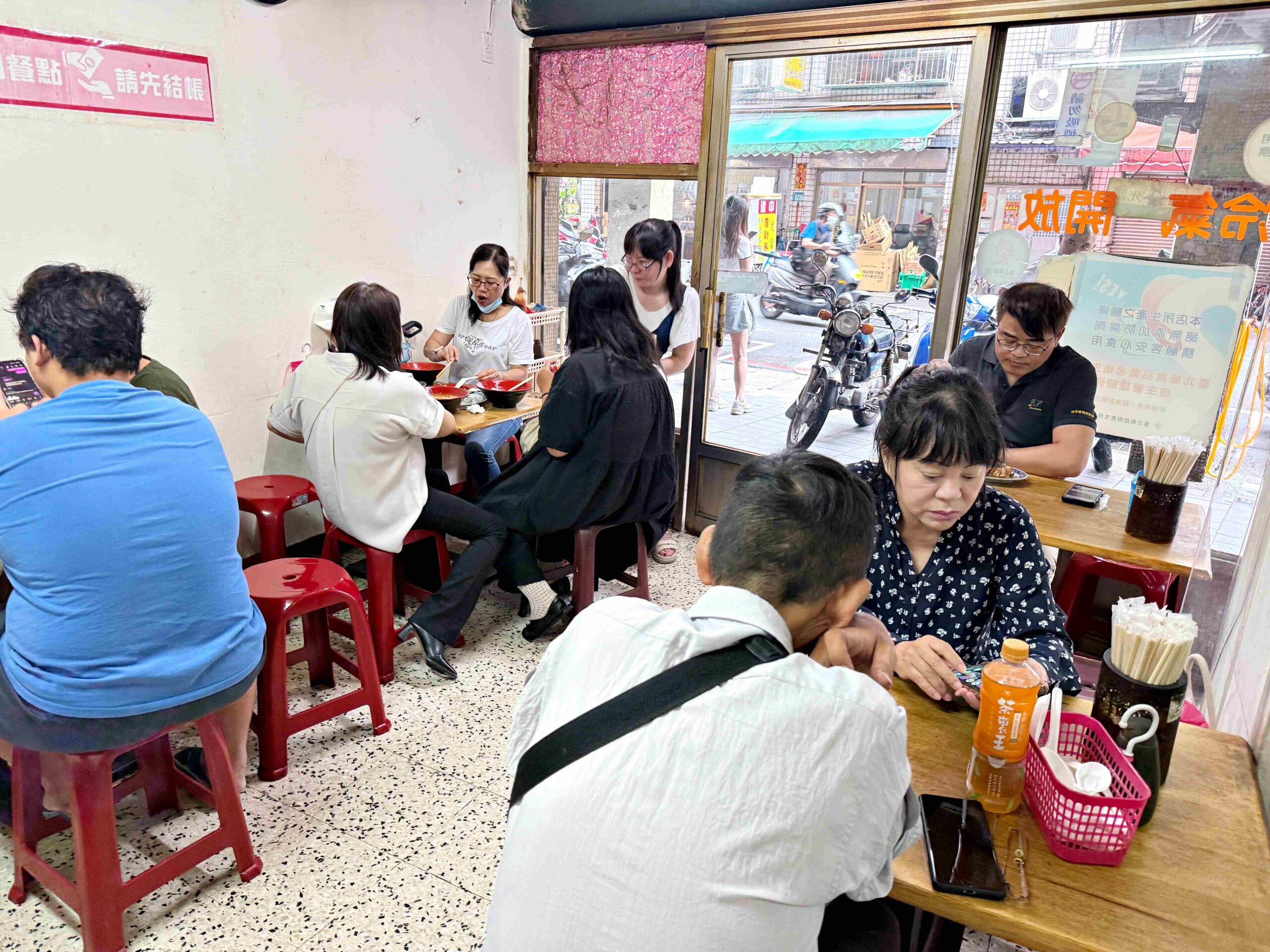 【新莊美食】正魷魚羹｜隱藏版老字號，45元綜合羹料多到誇張(菜單) @厚片嘴角帶便當