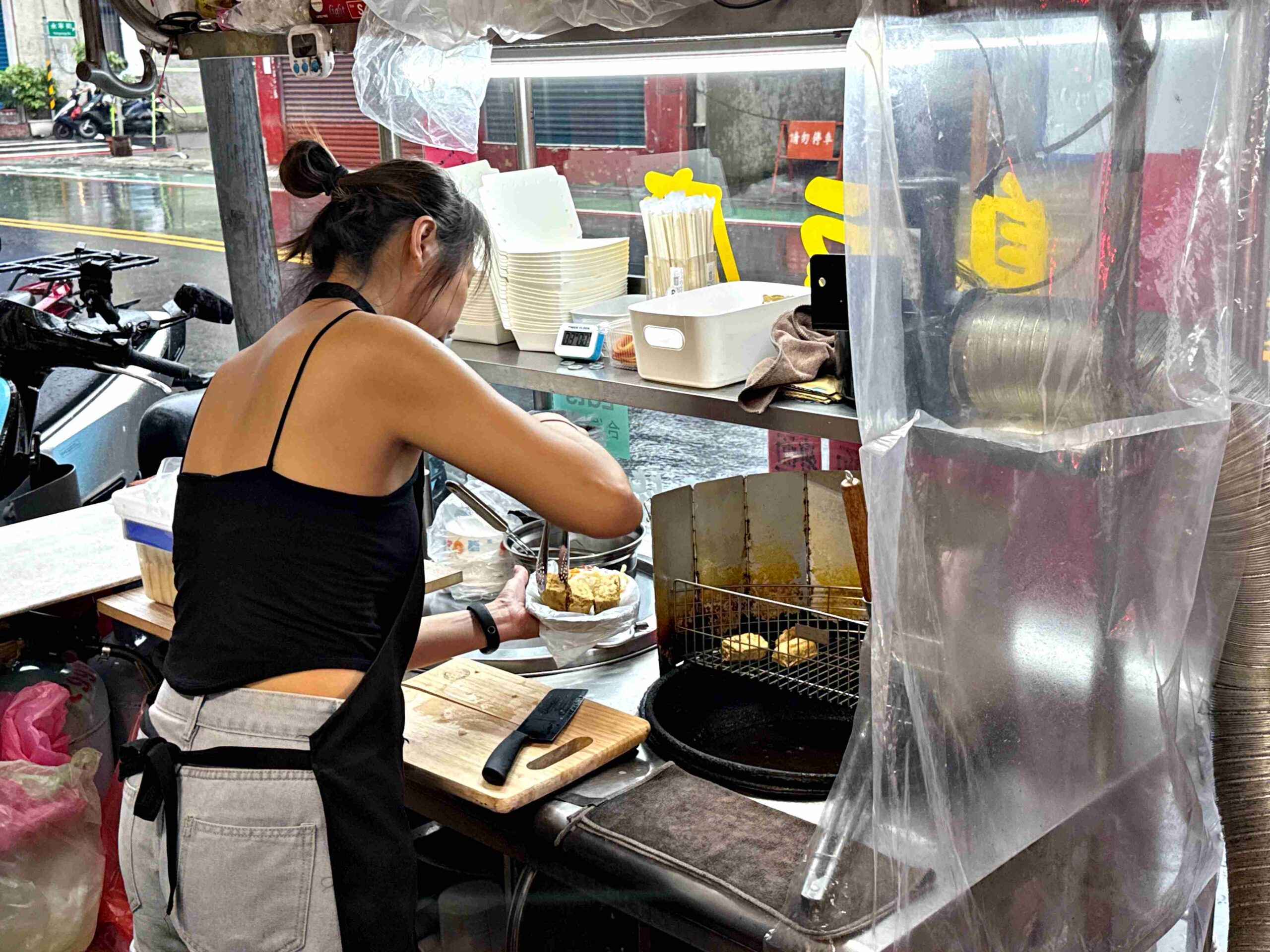 【新莊美食】吉品綠汁酵素臭豆腐，宜蘭名店味道，爽脆爆汁超驚豔(菜單) @厚片嘴角帶便當
