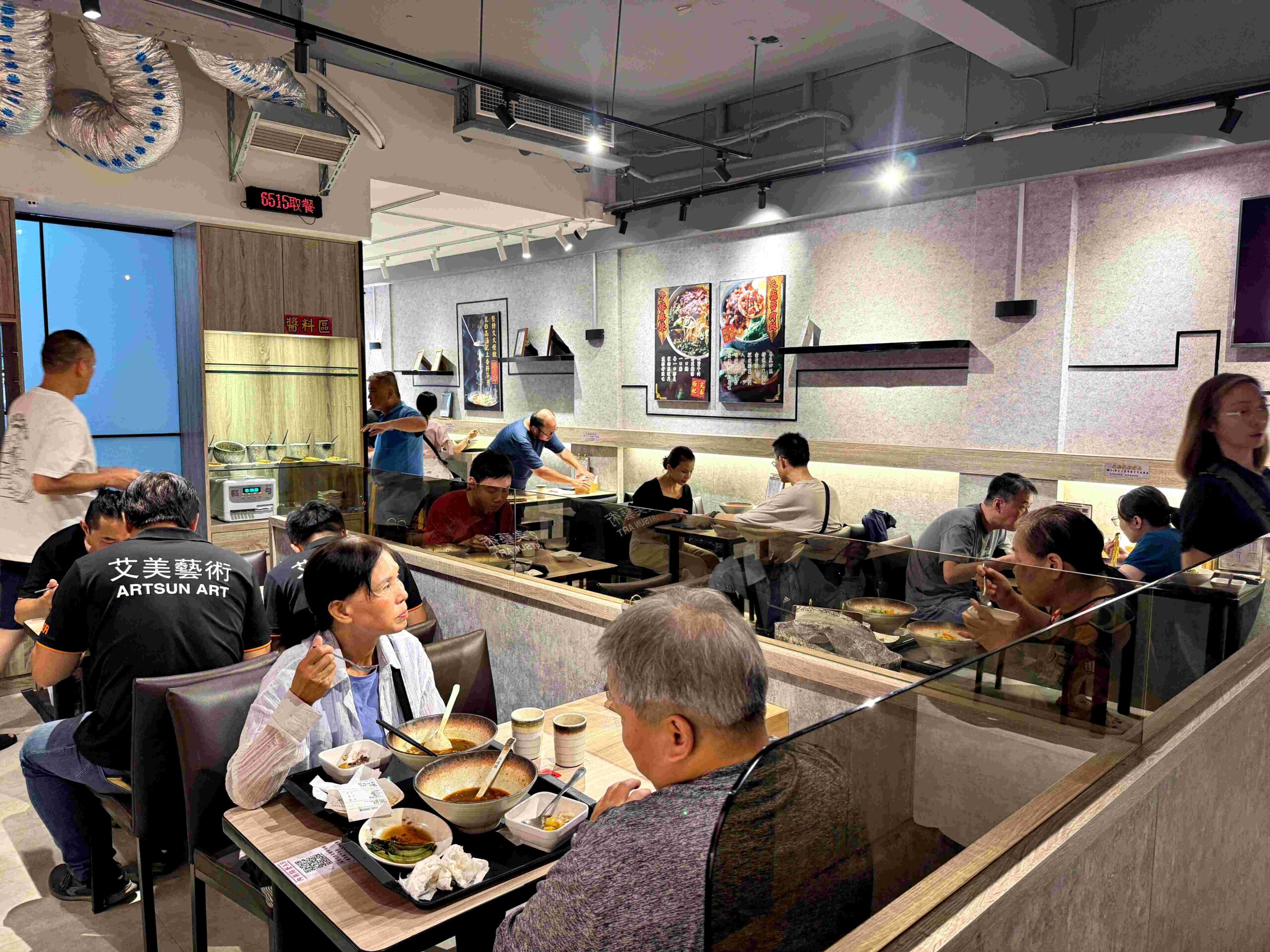 【新莊美食】永福鎮牛肉麵，超多甜點飲料吃到飽，最狂排隊店(菜單) @厚片嘴角帶便當